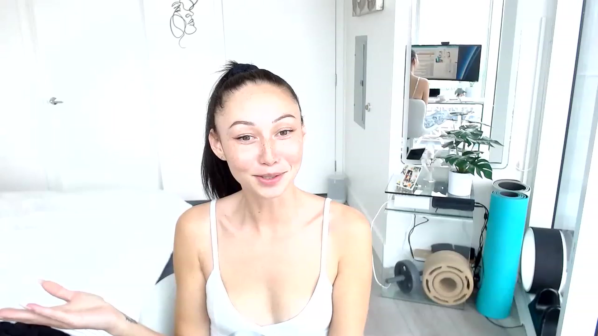 Gallery image thumbnail from Miu_Minnie's myfreecams stream on, 05/15/2023, 17:59 image 13 of 20