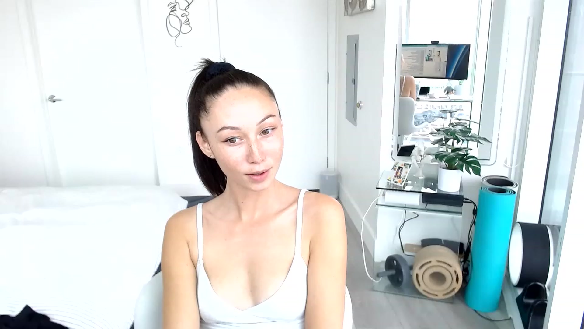 Gallery image thumbnail from Miu_Minnie's myfreecams stream on, 05/15/2023, 17:59 image 14 of 20