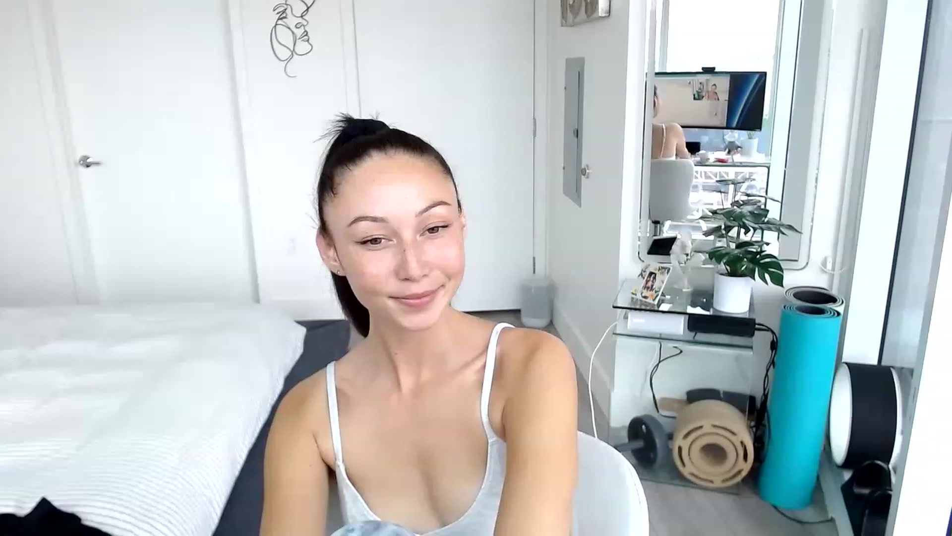 Gallery image thumbnail from Miu_Minnie's myfreecams stream on, 05/15/2023, 17:59 image 3 of 20