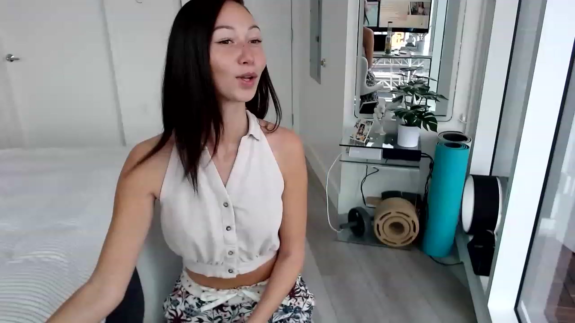 Gallery image thumbnail from Miu_Minnie's myfreecams stream on, 05/17/2023, 18:57 image 2 of 20