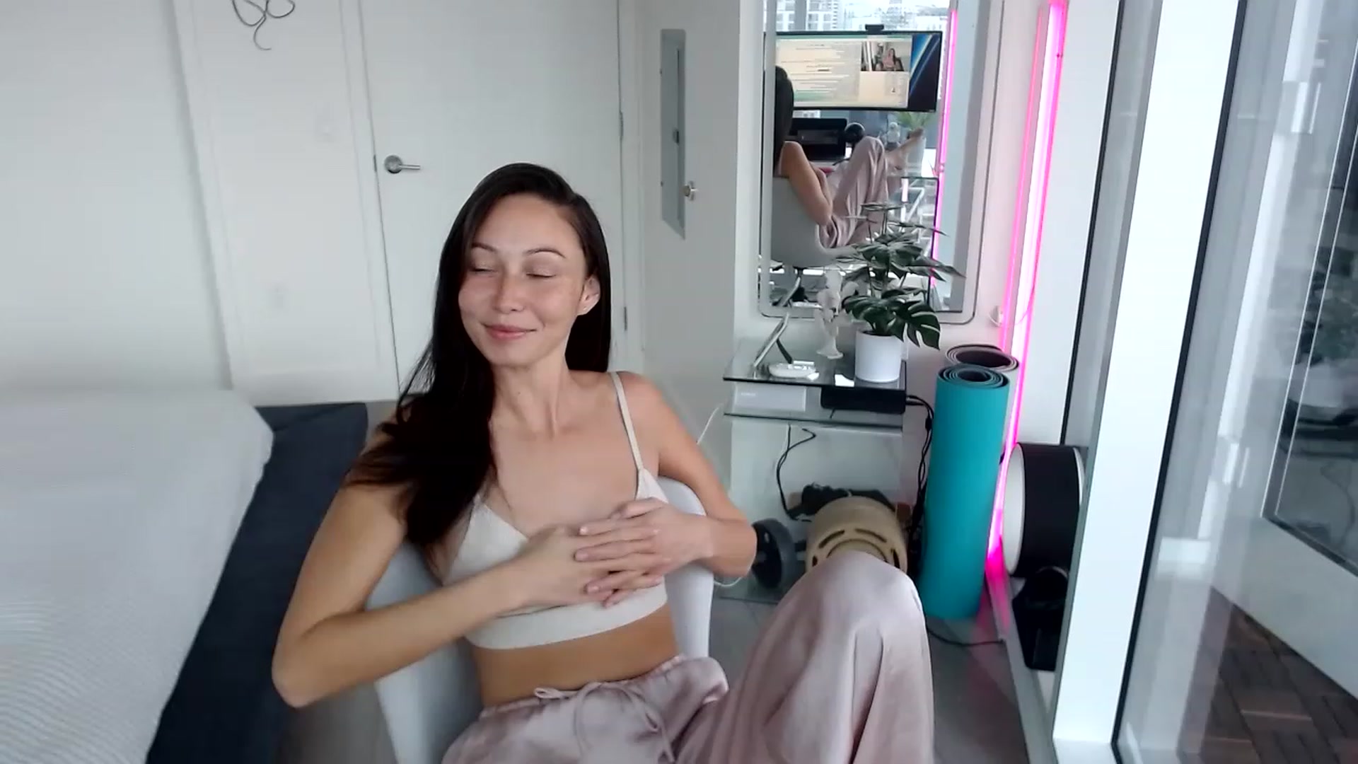 Gallery image thumbnail from Miu_Minnie's myfreecams stream on, 06/11/2023, 24:05 image 8 of 20