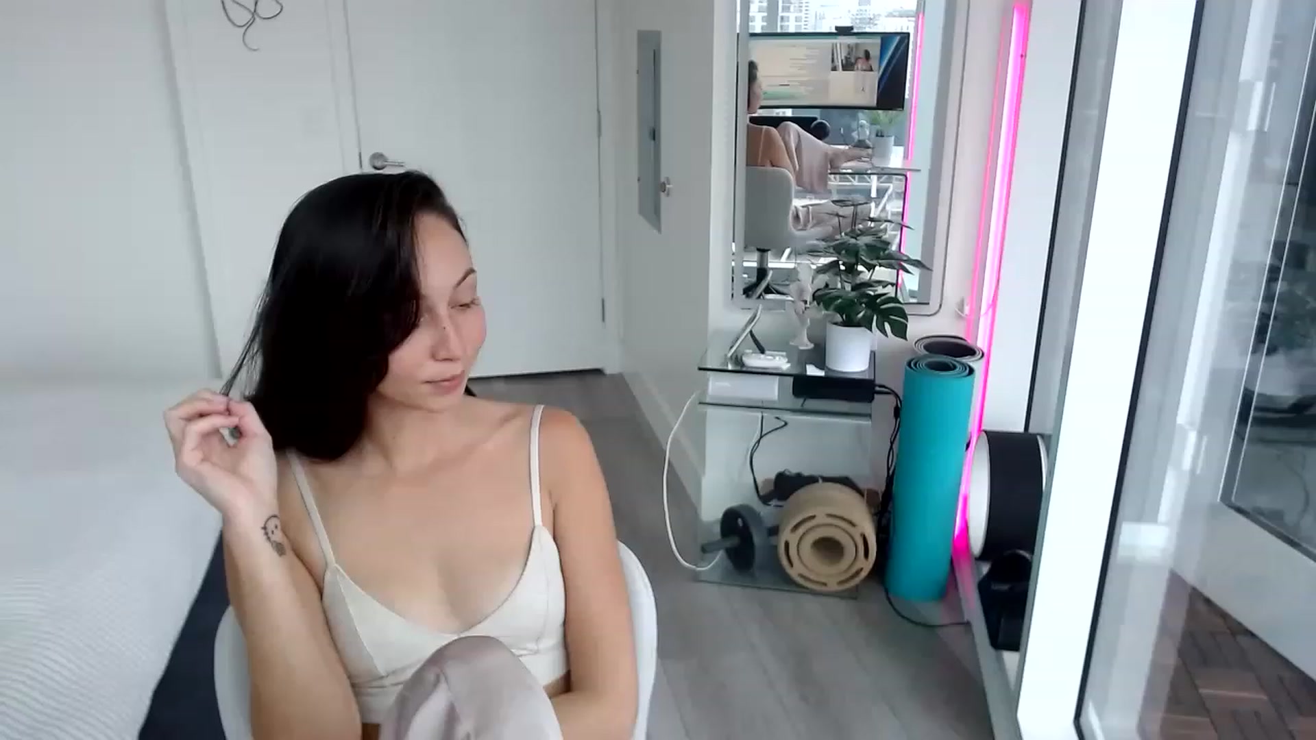 Gallery image thumbnail from Miu_Minnie's myfreecams stream on, 06/11/2023, 24:05 image 5 of 20