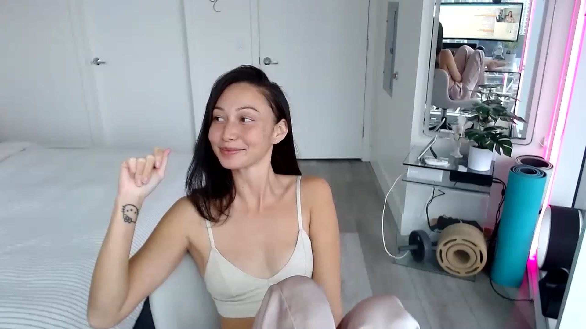Gallery image thumbnail from Miu_Minnie's myfreecams stream on, 06/11/2023, 01:19 image 12 of 20