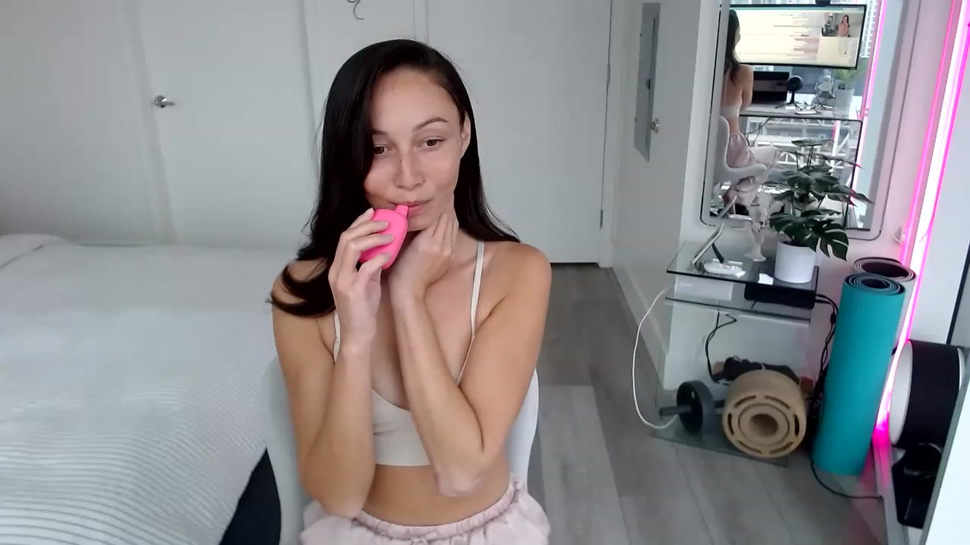 Gallery image thumbnail from Miu_Minnie's myfreecams stream on, 06/11/2023, 01:19 image 8 of 20