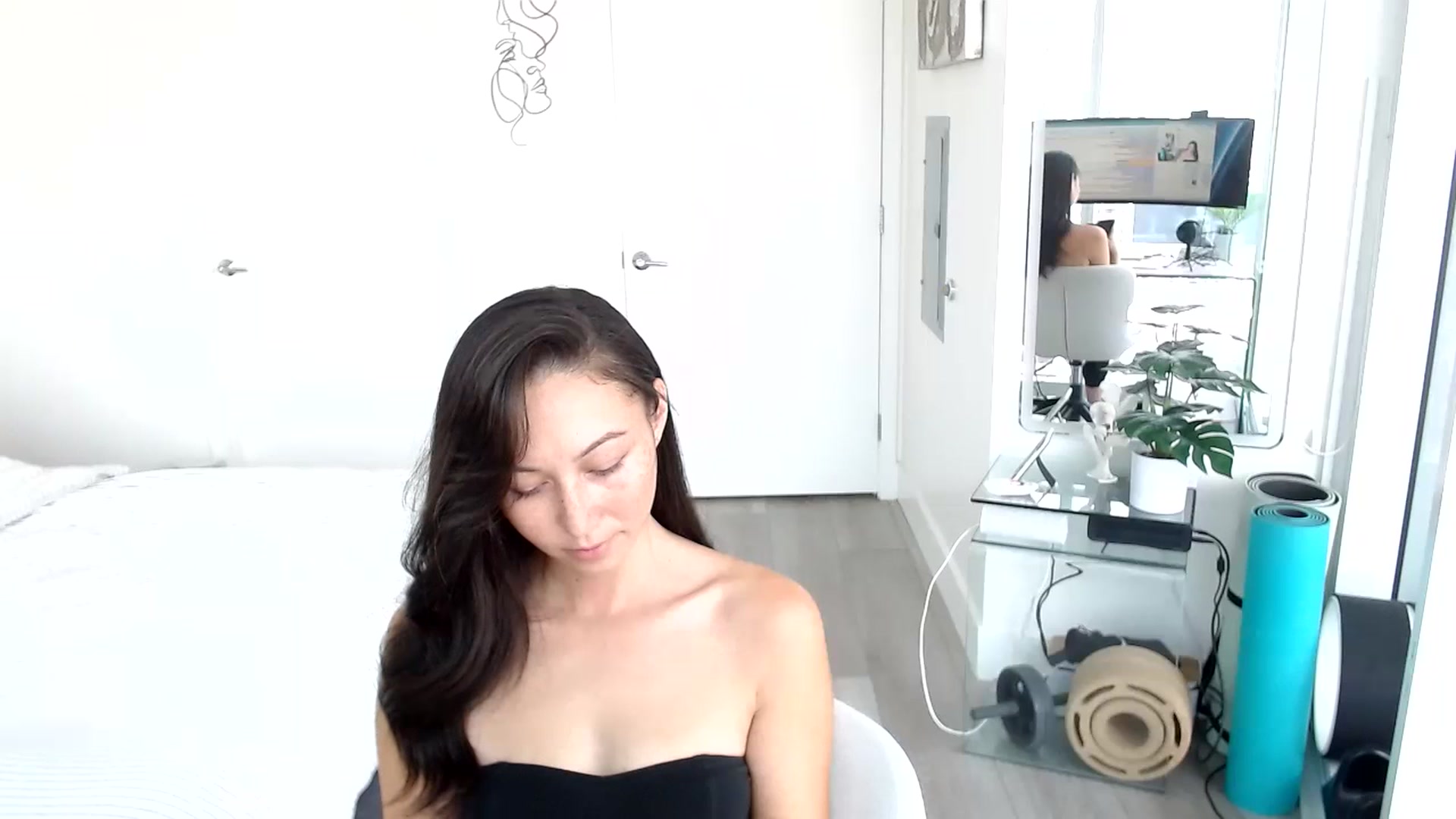 Gallery image thumbnail from Miu_Minnie's myfreecams stream on, 06/22/2023, 18:01 image 7 of 20
