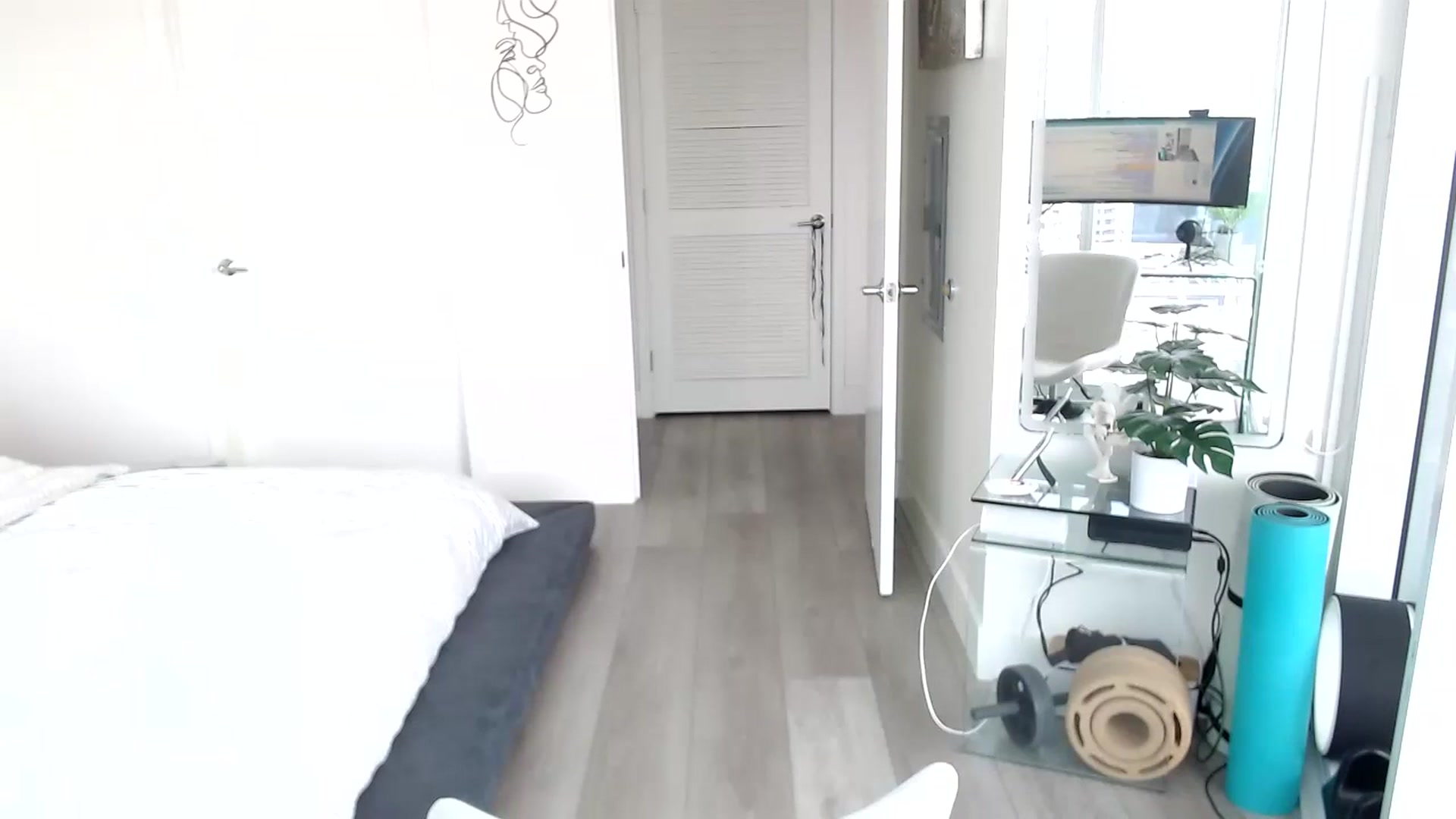Gallery image thumbnail from Miu_Minnie's myfreecams stream on, 06/22/2023, 18:01 image 16 of 20