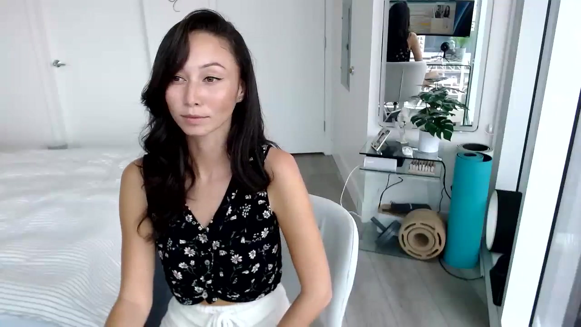 Gallery image thumbnail from Miu_Minnie's myfreecams stream on, 08/10/2023, 19:34 image 19 of 20