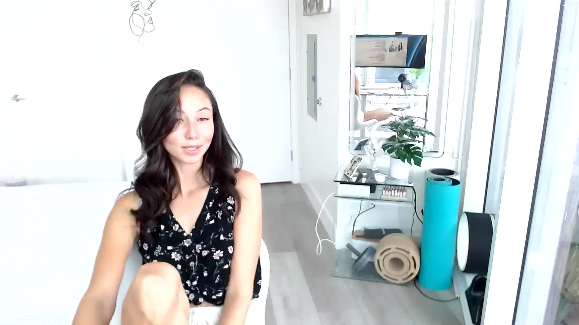 Gallery image thumbnail from Miu_Minnie's myfreecams stream on, 08/10/2023, 19:34 image 2 of 20