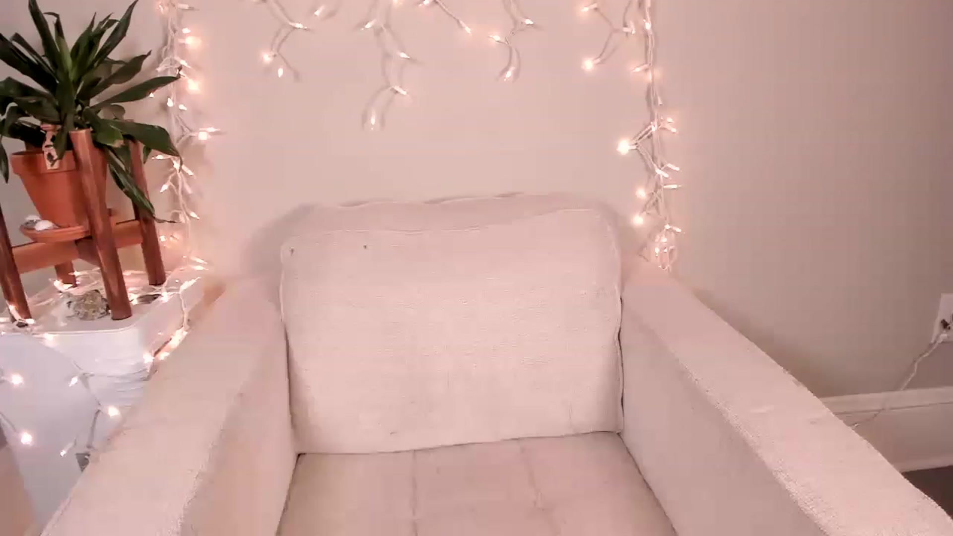 Gallery image thumbnail from MixedBeauty45's myfreecams stream on, 11/21/2022, 01:54 image 20 of 20