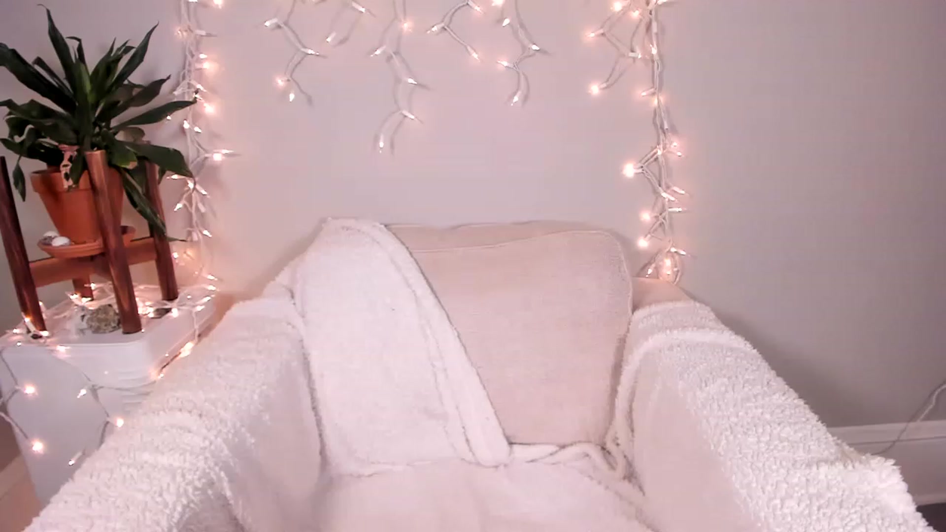 Gallery image thumbnail from MixedBeauty45's myfreecams stream on, 11/22/2022, 24:35 image 20 of 20