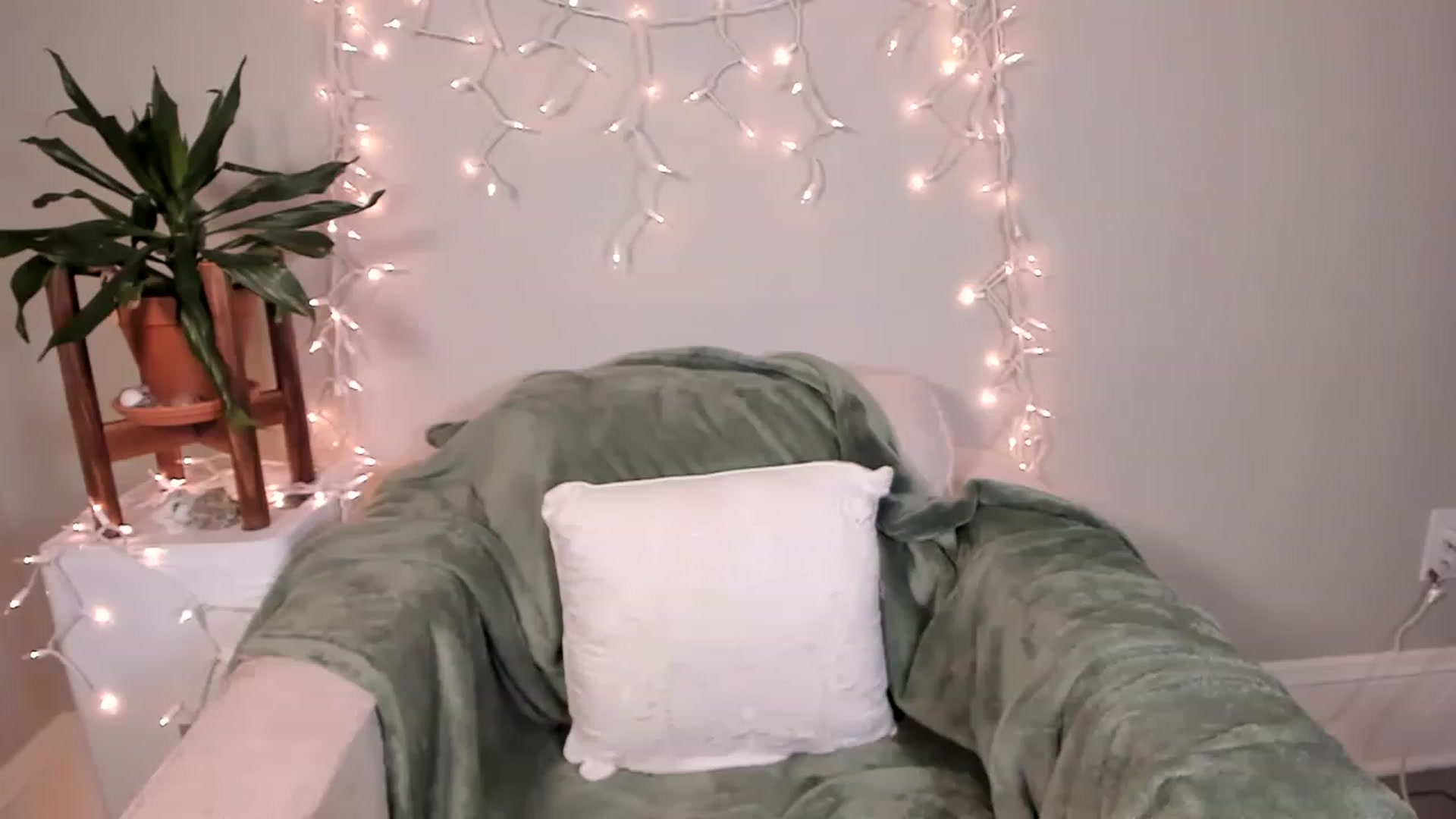 Gallery image thumbnail from MixedBeauty45's myfreecams stream on, 11/25/2022, 04:57 image 3 of 20