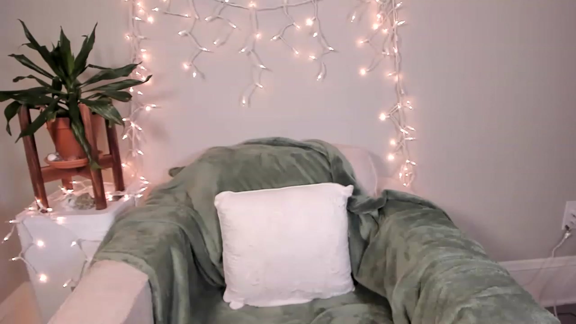Gallery image thumbnail from MixedBeauty45's myfreecams stream on, 11/25/2022, 04:57 image 2 of 20