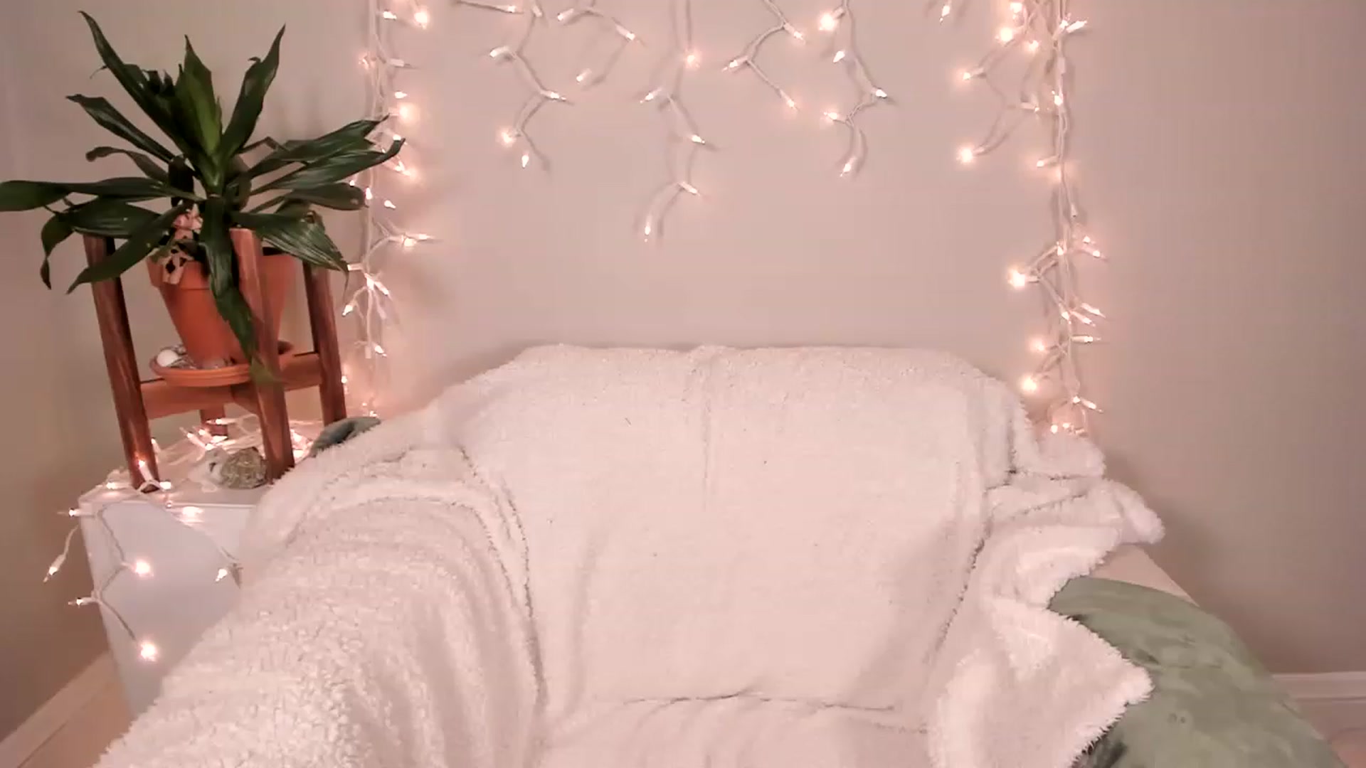 Gallery image thumbnail from MixedBeauty45's myfreecams stream on, 11/27/2022, 04:22 image 18 of 20