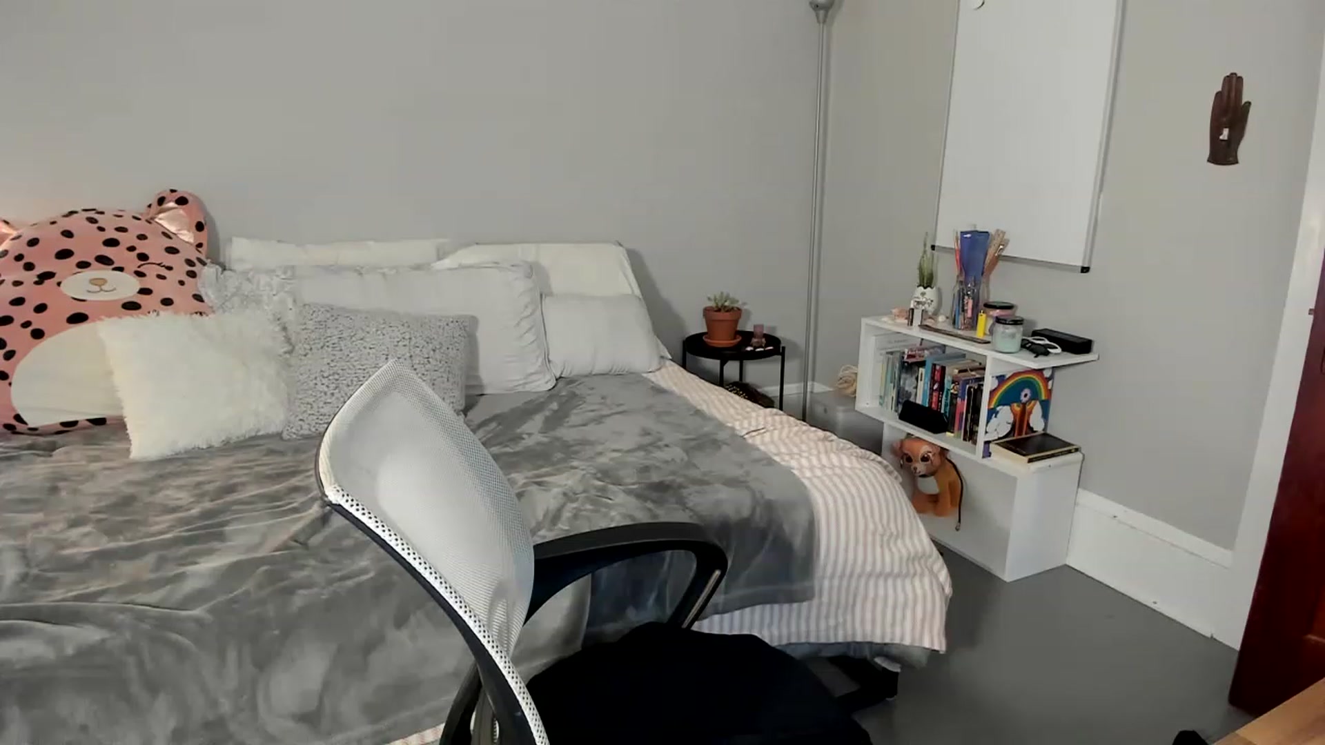 Gallery image thumbnail from MixedBeauty45's myfreecams stream on, 12/05/2022, 24:07 image 16 of 20