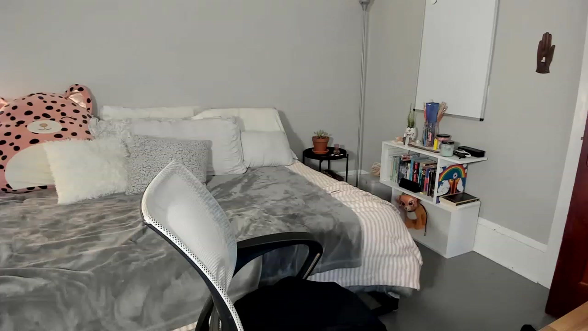 Gallery image thumbnail from MixedBeauty45's myfreecams stream on, 12/05/2022, 24:45 image 6 of 20