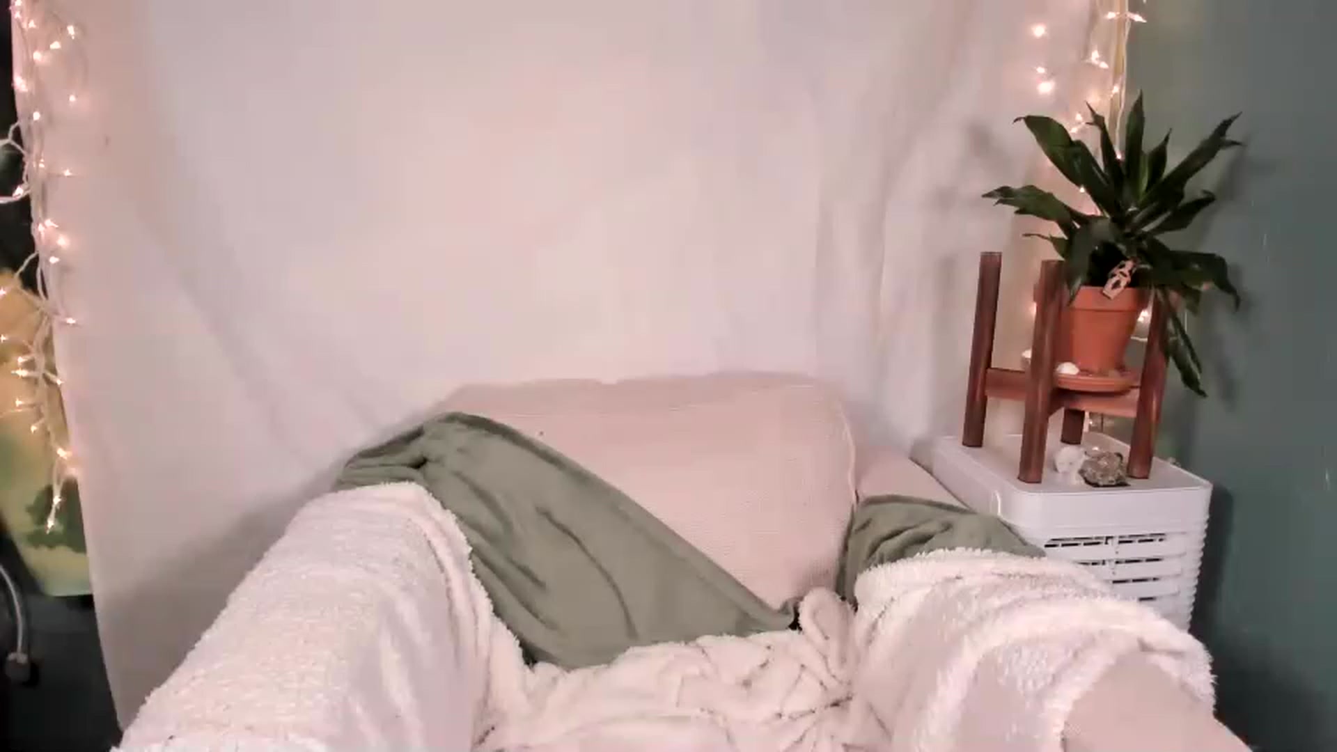 Gallery image thumbnail from MixedBeauty45's myfreecams stream on, 12/09/2022, 03:52 image 3 of 20