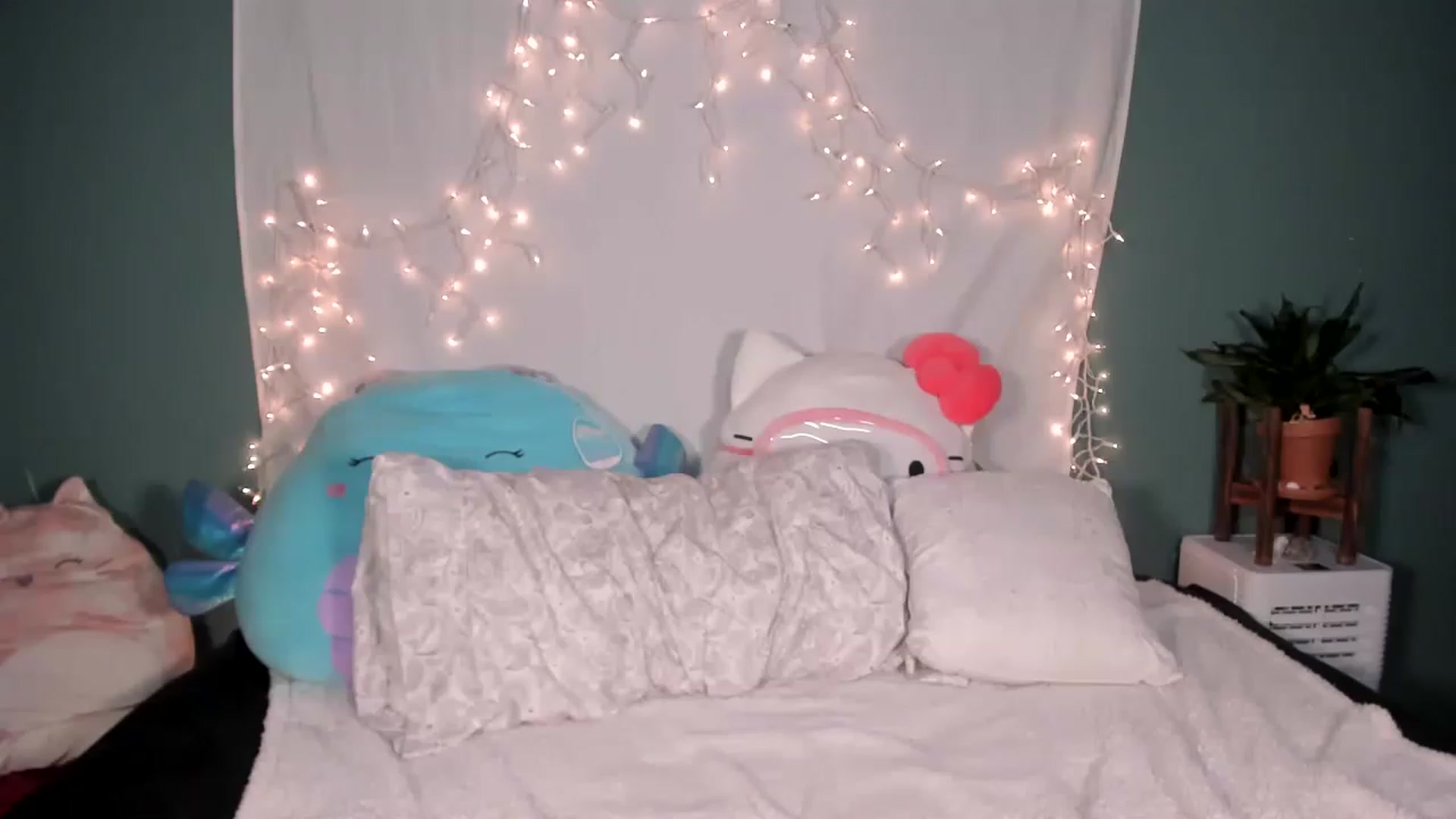 Gallery image thumbnail from MixedBeauty45's myfreecams stream on, 12/22/2022, 03:10 image 1 of 20