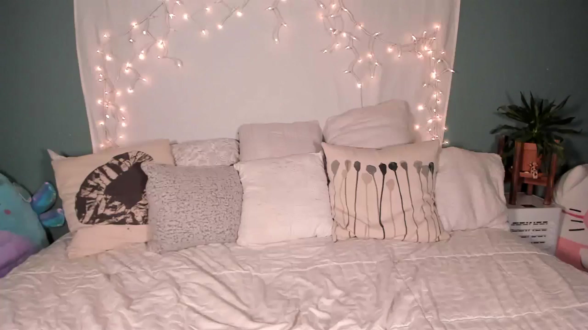 Gallery image thumbnail from MixedBeauty45's myfreecams stream on, 02/27/2023, 02:41 image 9 of 20