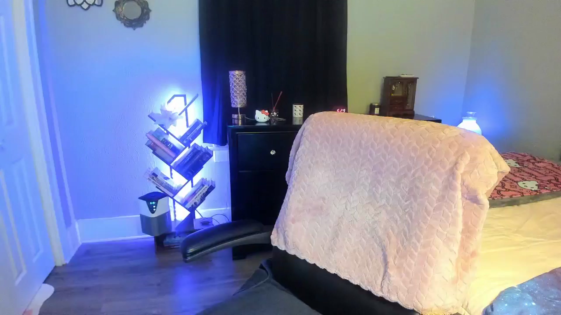 Gallery image thumbnail from Mixed_baedd's myfreecams stream on, 04/19/2026, 10:39 image 15 of 20