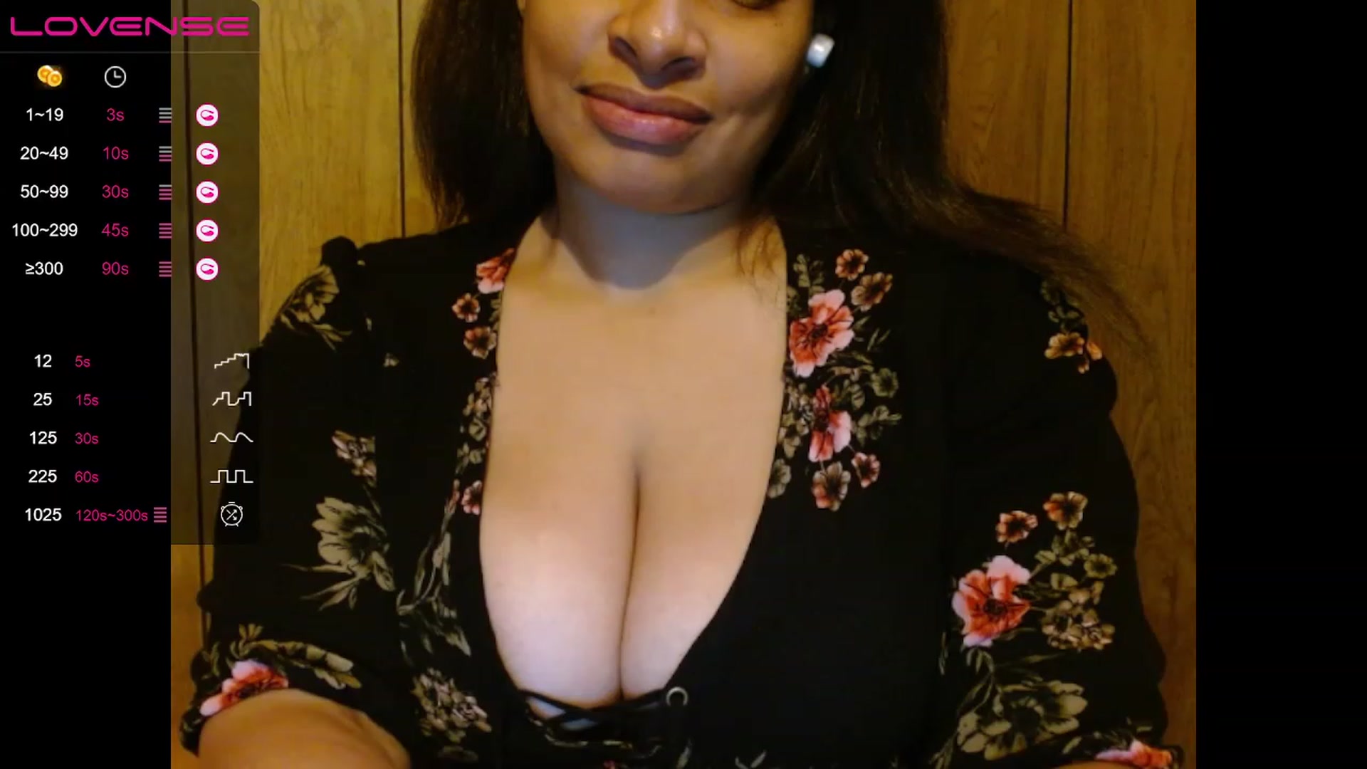 Gallery image thumbnail from Mixedebony's myfreecams stream on, 11/29/2022, 16:22 image 16 of 20