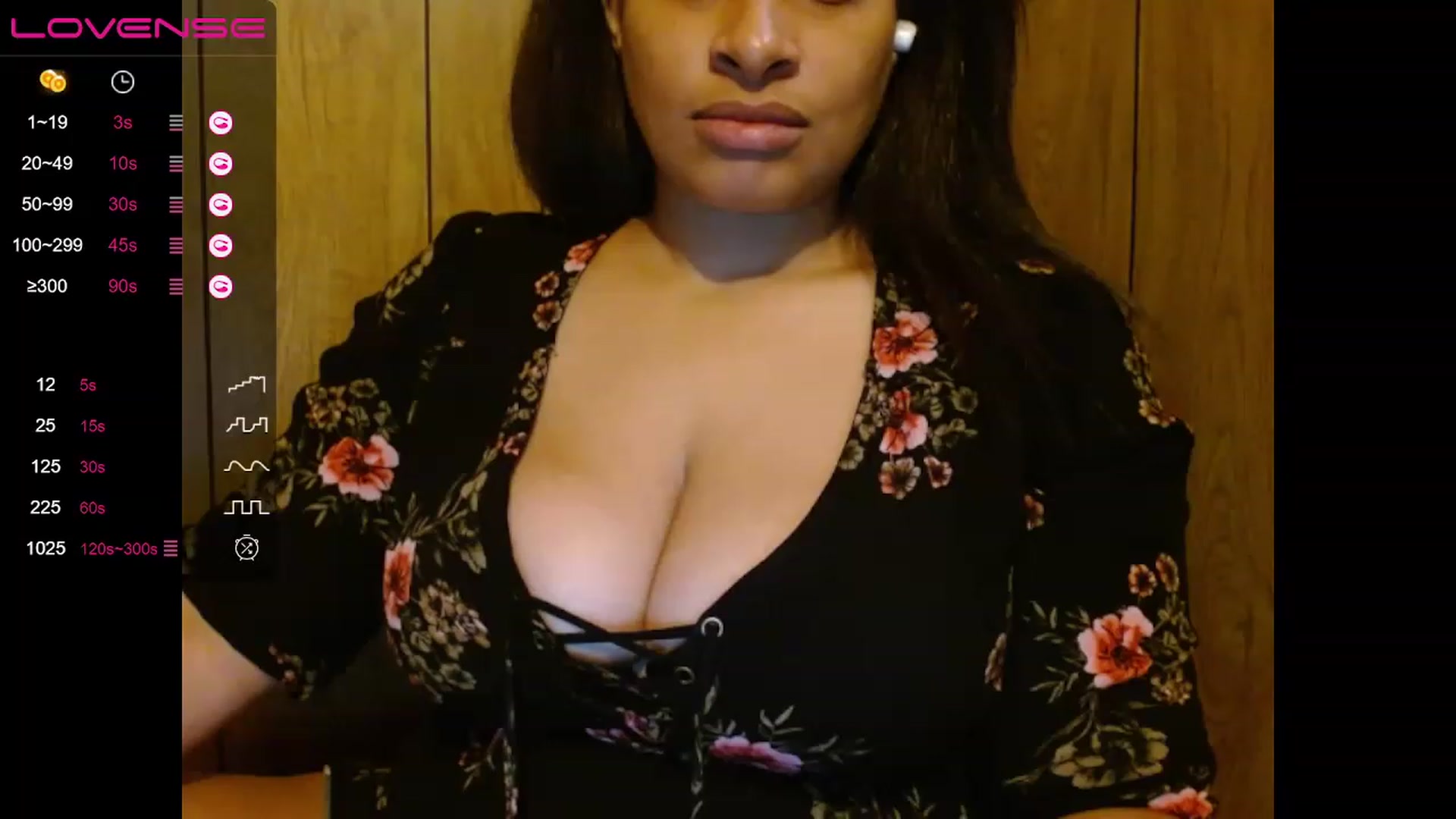 Gallery image thumbnail from Mixedebony's myfreecams stream on, 11/29/2022, 16:22 image 15 of 20