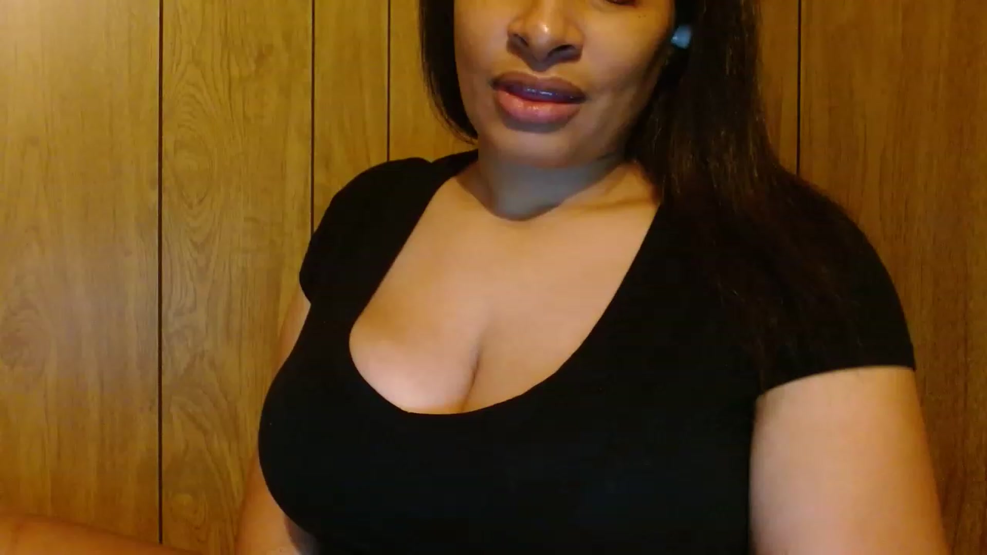 Gallery image thumbnail from Mixedebony's myfreecams stream on, 12/16/2022, 14:19 image 13 of 20