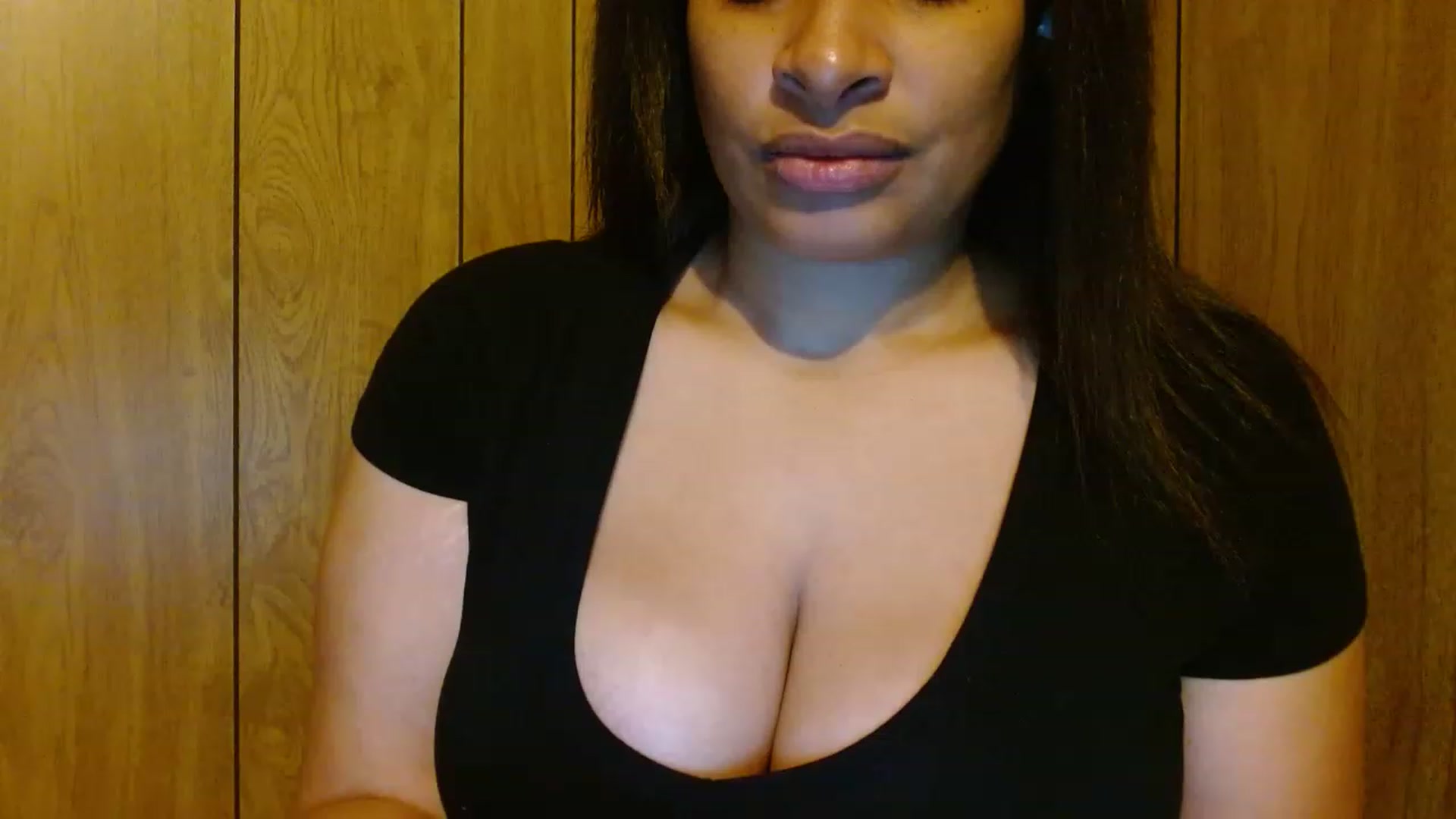 Gallery image thumbnail from Mixedebony's myfreecams stream on, 12/16/2022, 14:19 image 10 of 20