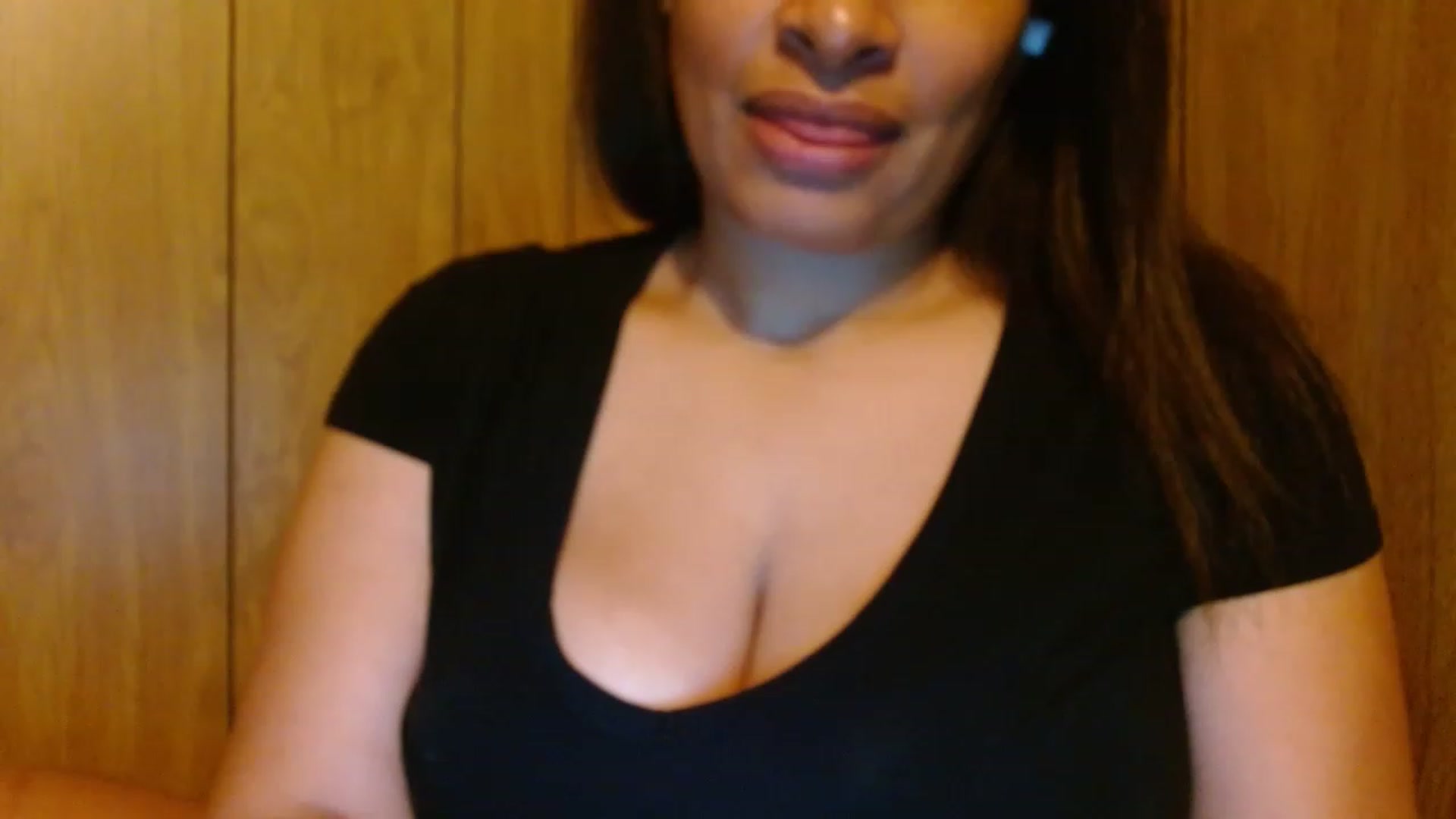 Gallery image thumbnail from Mixedebony's myfreecams stream on, 12/16/2022, 14:19 image 14 of 20