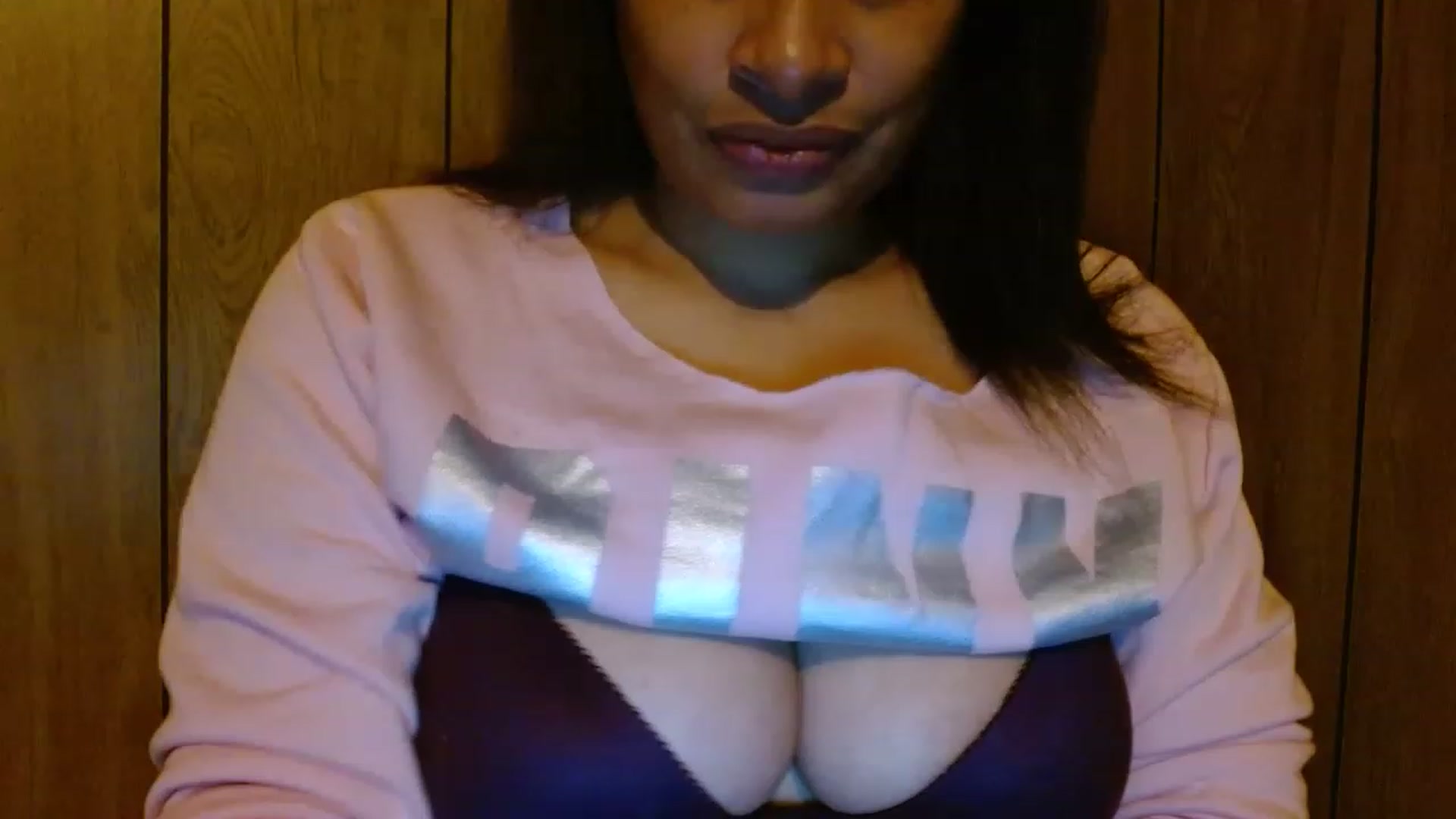 Gallery image thumbnail from Mixedebony's myfreecams stream on, 12/26/2022, 19:29 image 15 of 20