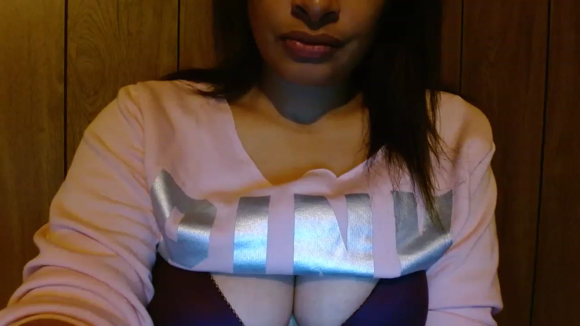 Gallery image thumbnail from Mixedebony's myfreecams stream on, 12/26/2022, 19:29 image 19 of 20