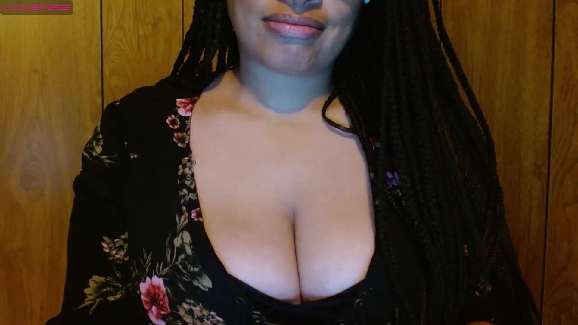 Gallery image thumbnail from Mixedebony's myfreecams stream on, 03/28/2023, 15:34 image 3 of 20