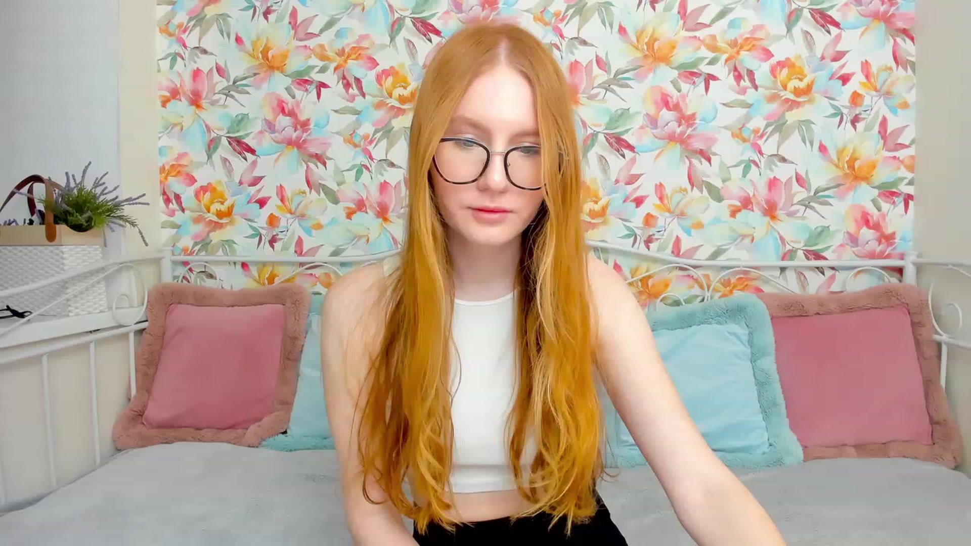 Gallery image thumbnail from MiyaFoxy's myfreecams stream on, 12/02/2022, 17:16 image 3 of 20