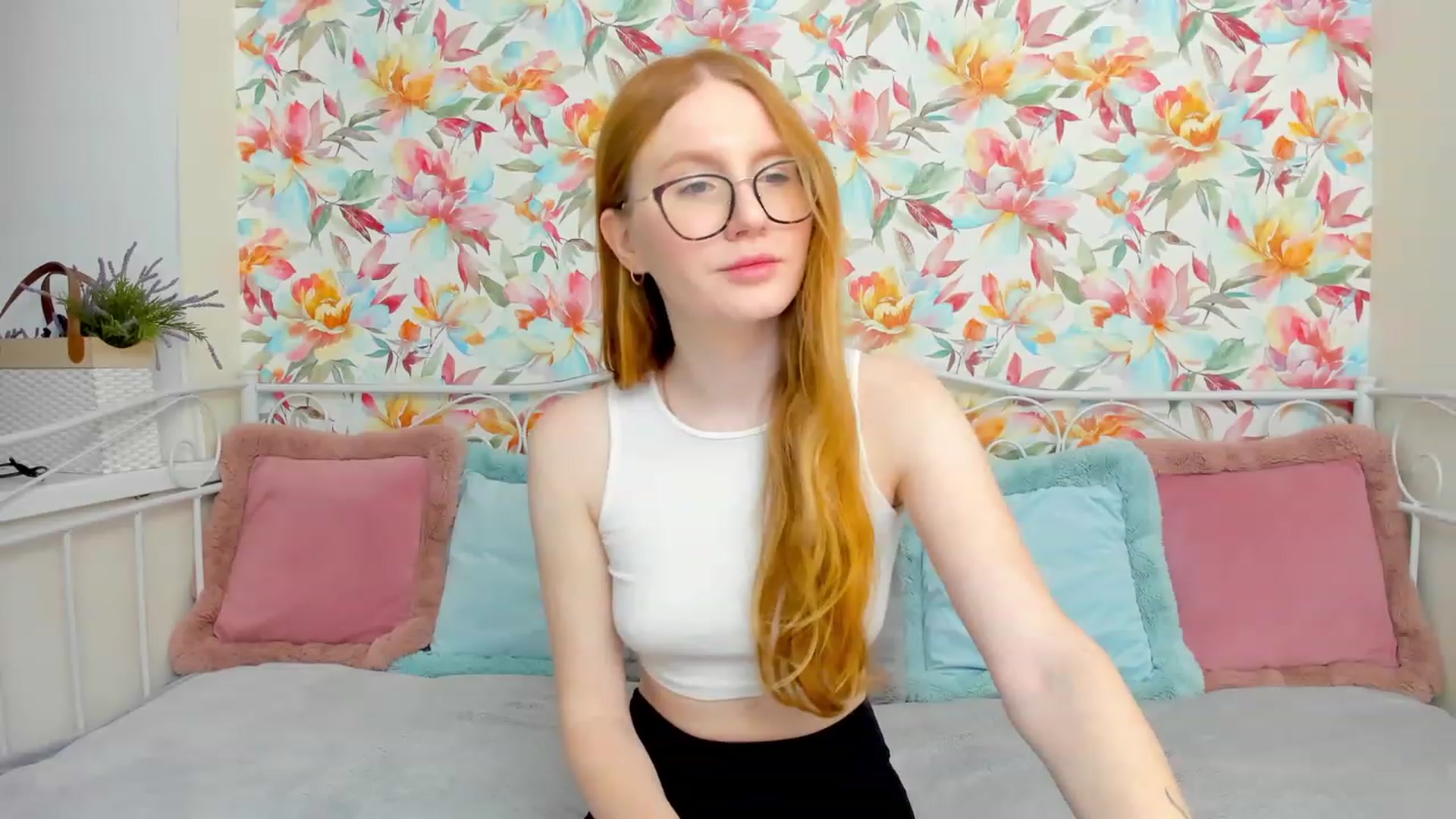 Gallery image thumbnail from MiyaFoxy's myfreecams stream on, 12/02/2022, 17:16 image 14 of 20