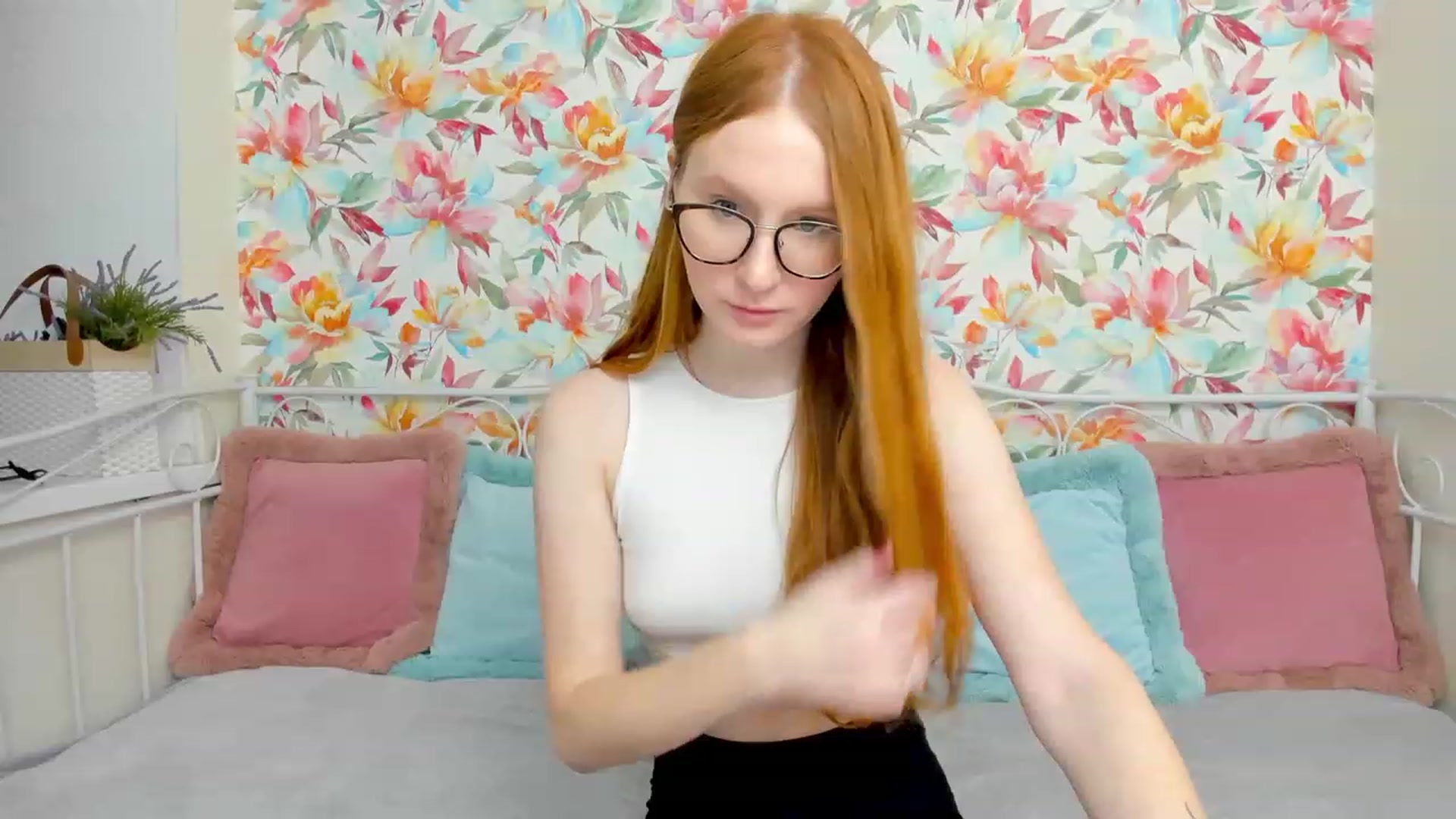 Gallery image thumbnail from MiyaFoxy's myfreecams stream on, 12/02/2022, 17:16 image 18 of 20