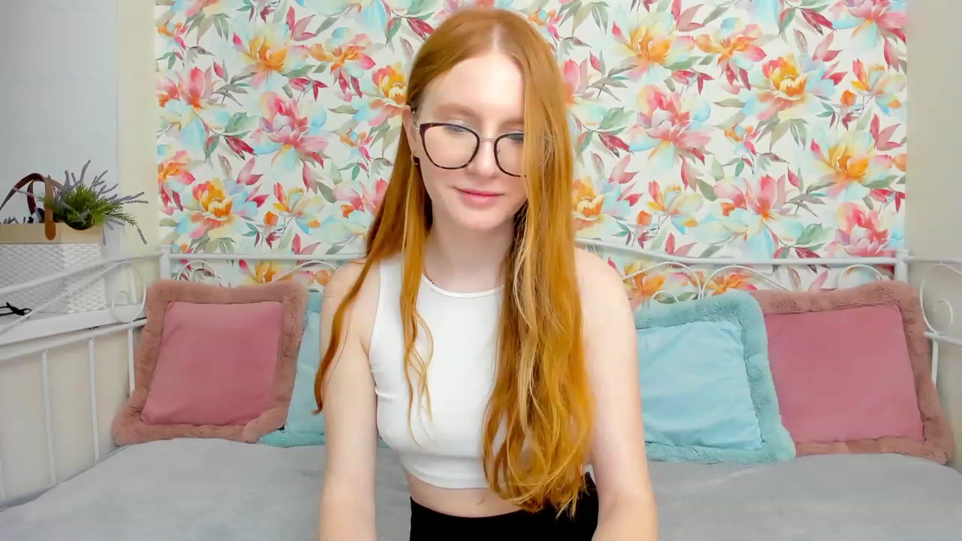 Gallery image thumbnail from MiyaFoxy's myfreecams stream on, 12/02/2022, 17:16 image 10 of 20
