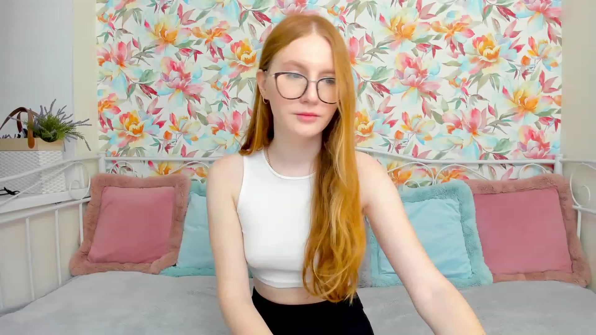 Gallery image thumbnail from MiyaFoxy's myfreecams stream on, 12/02/2022, 17:16 image 15 of 20