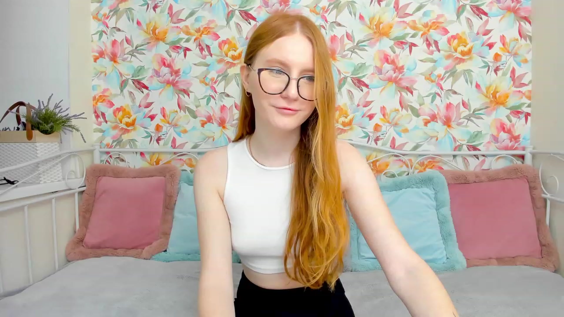 Gallery image thumbnail from MiyaFoxy's myfreecams stream on, 12/02/2022, 17:16 image 13 of 20