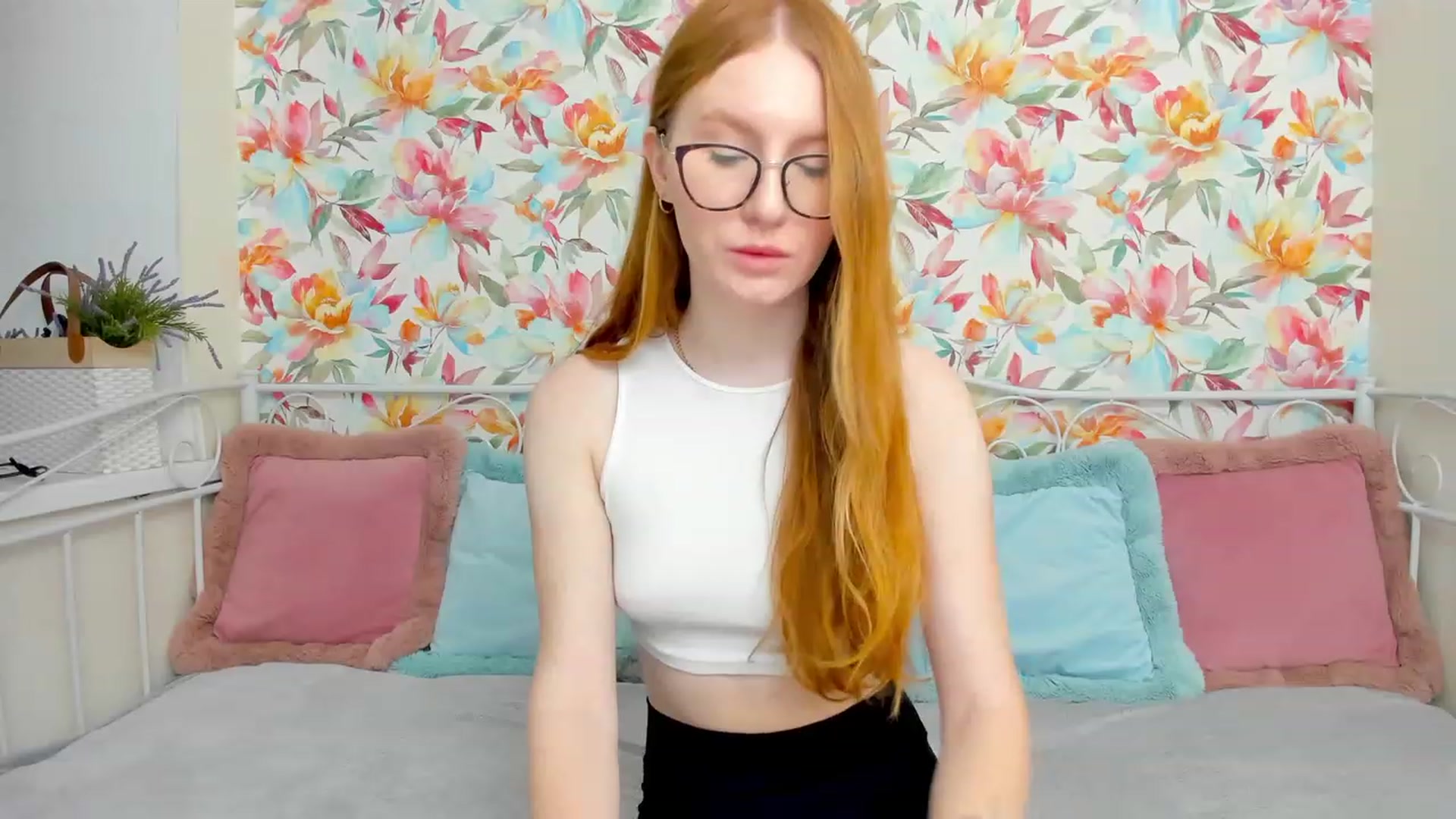Gallery image thumbnail from MiyaFoxy's myfreecams stream on, 12/02/2022, 17:16 image 19 of 20