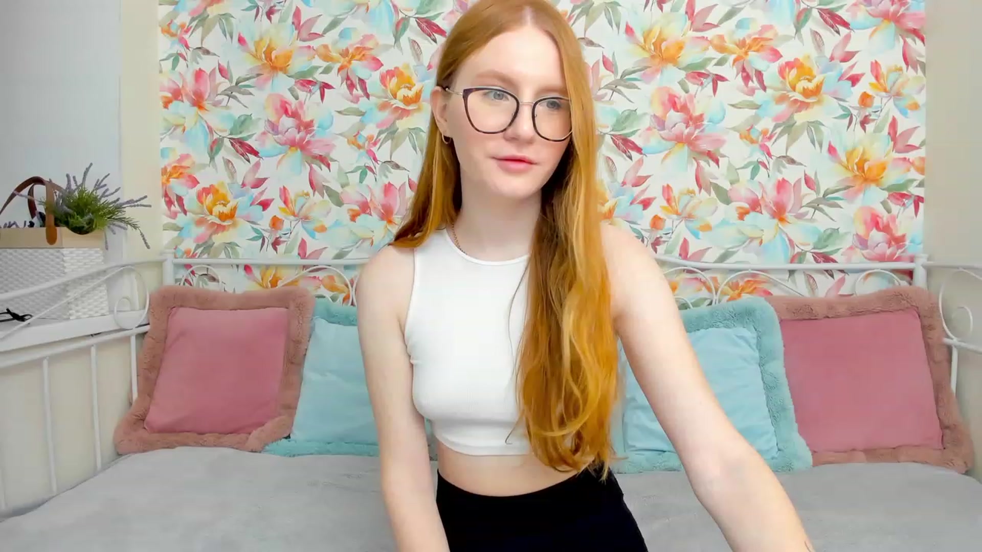 Gallery image thumbnail from MiyaFoxy's myfreecams stream on, 12/02/2022, 17:16 image 20 of 20