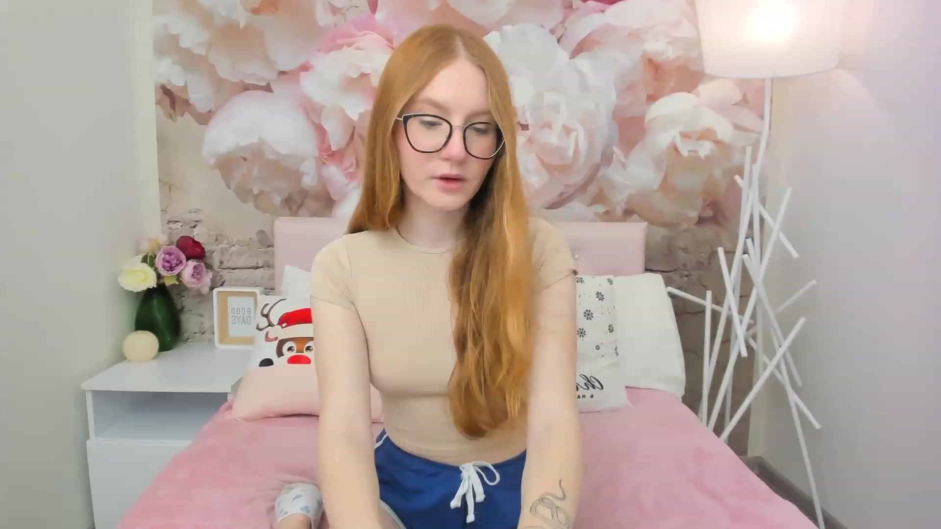 Gallery image thumbnail from MiyaFoxy's myfreecams stream on, 12/11/2022, 14:33 image 4 of 20