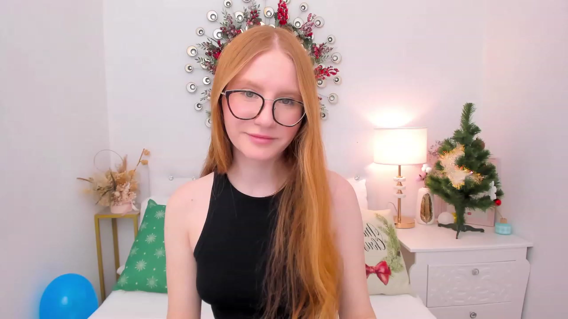 Gallery image thumbnail from MiyaFoxy's myfreecams stream on, 12/22/2022, 15:38 image 13 of 20