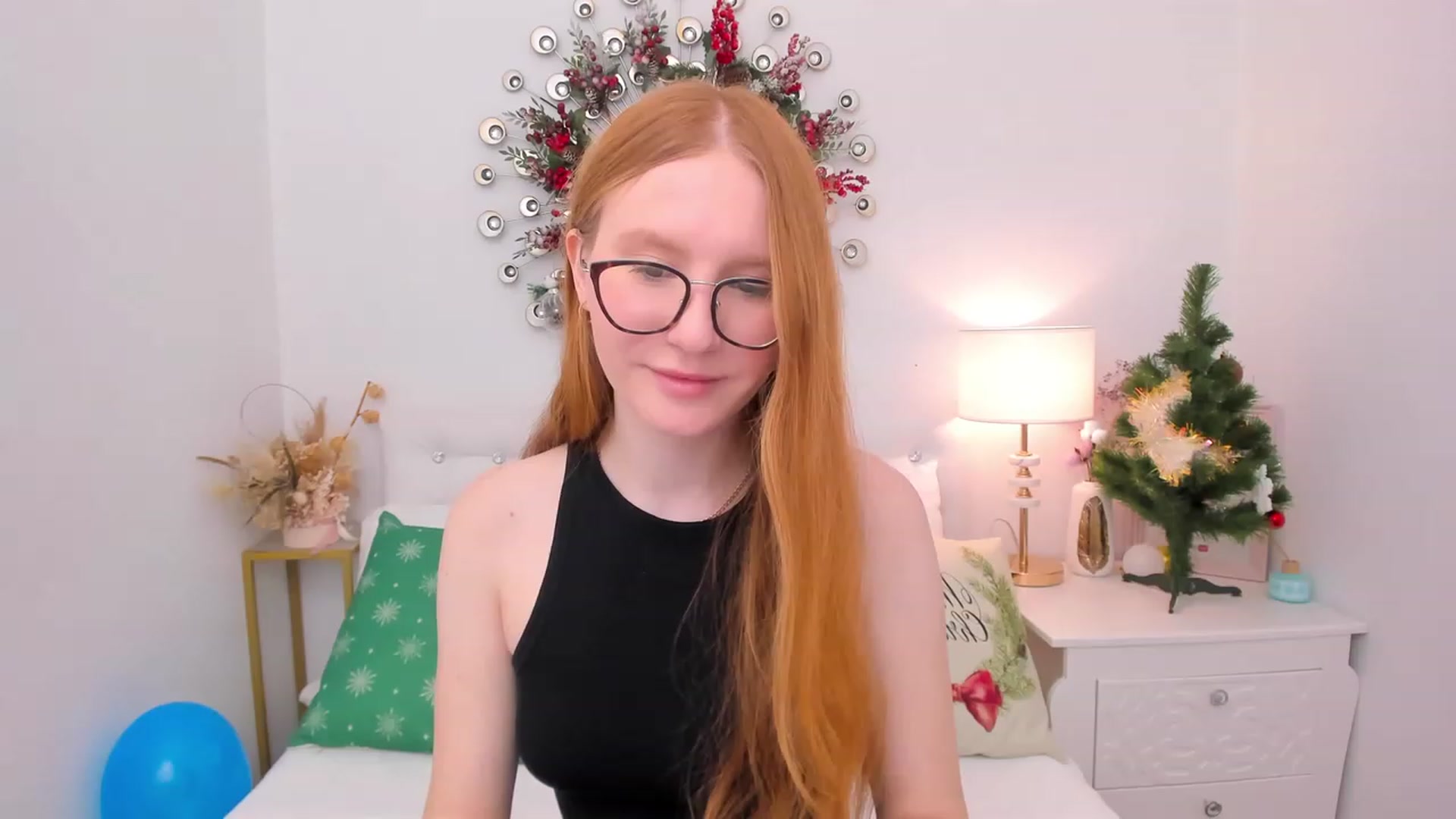Gallery image thumbnail from MiyaFoxy's myfreecams stream on, 12/22/2022, 15:38 image 14 of 20