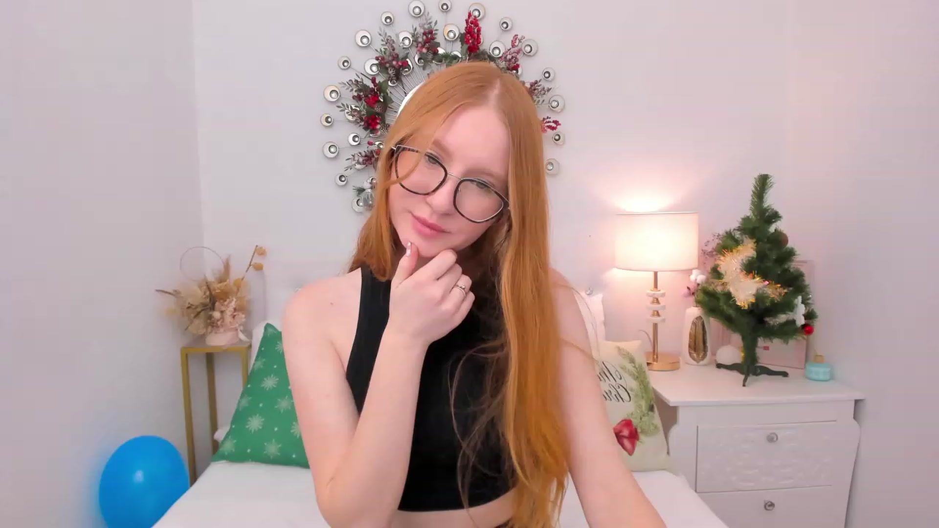 Gallery image thumbnail from MiyaFoxy's myfreecams stream on, 12/22/2022, 15:38 image 8 of 20
