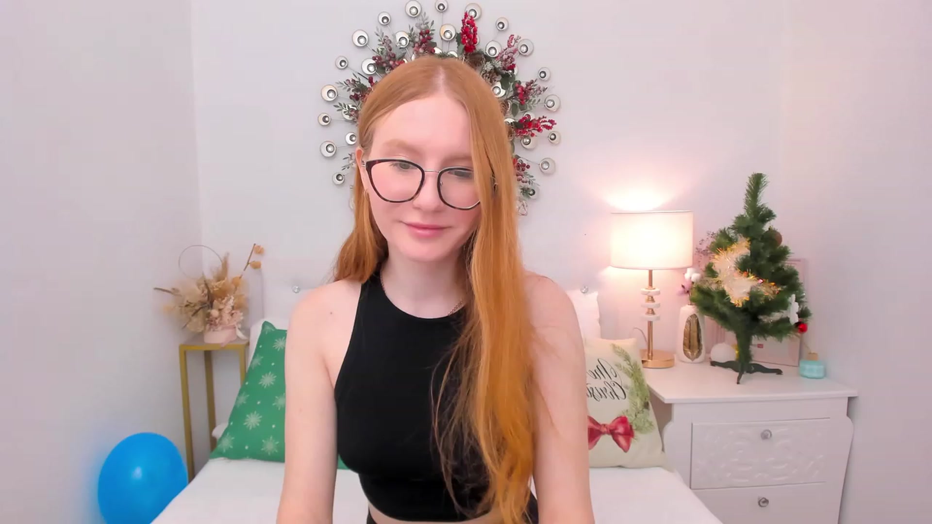 Gallery image thumbnail from MiyaFoxy's myfreecams stream on, 12/22/2022, 15:38 image 9 of 20