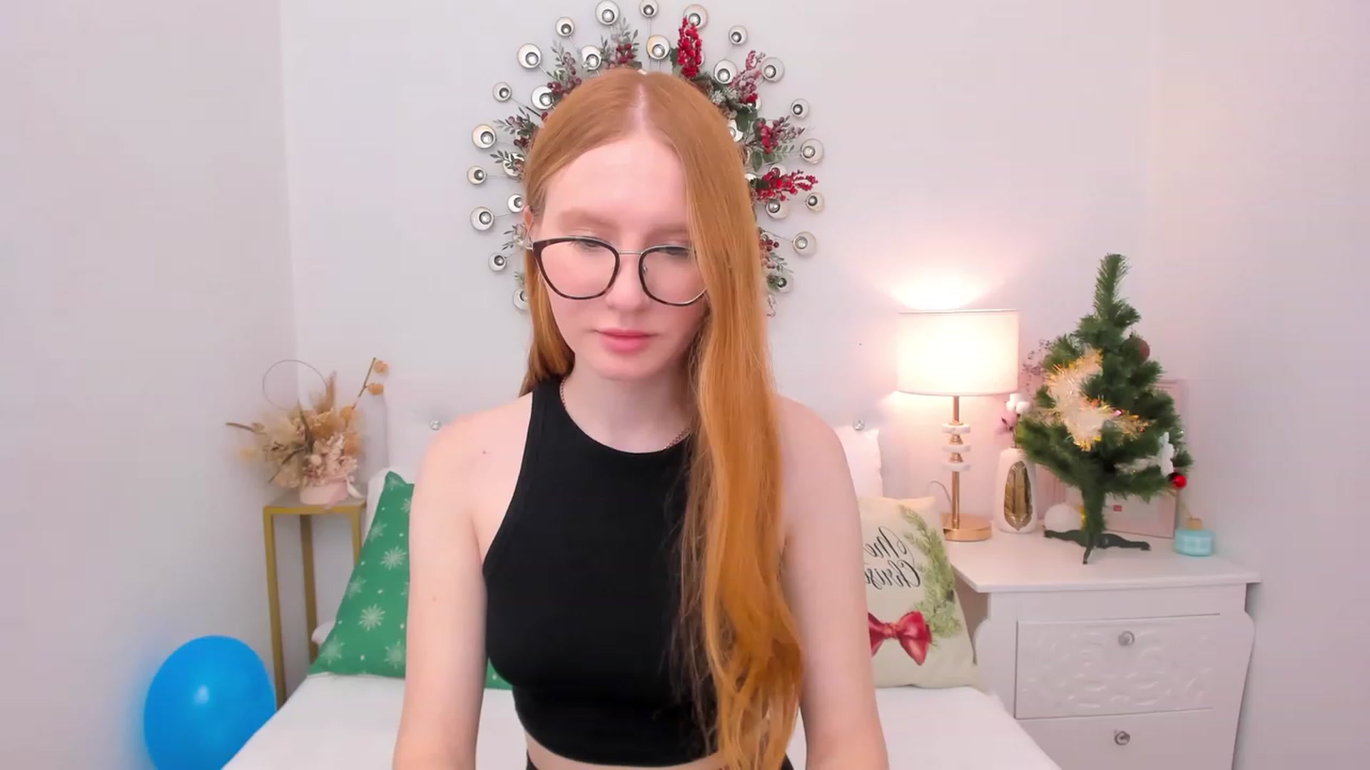 Gallery image thumbnail from MiyaFoxy's myfreecams stream on, 12/22/2022, 15:38 image 10 of 20