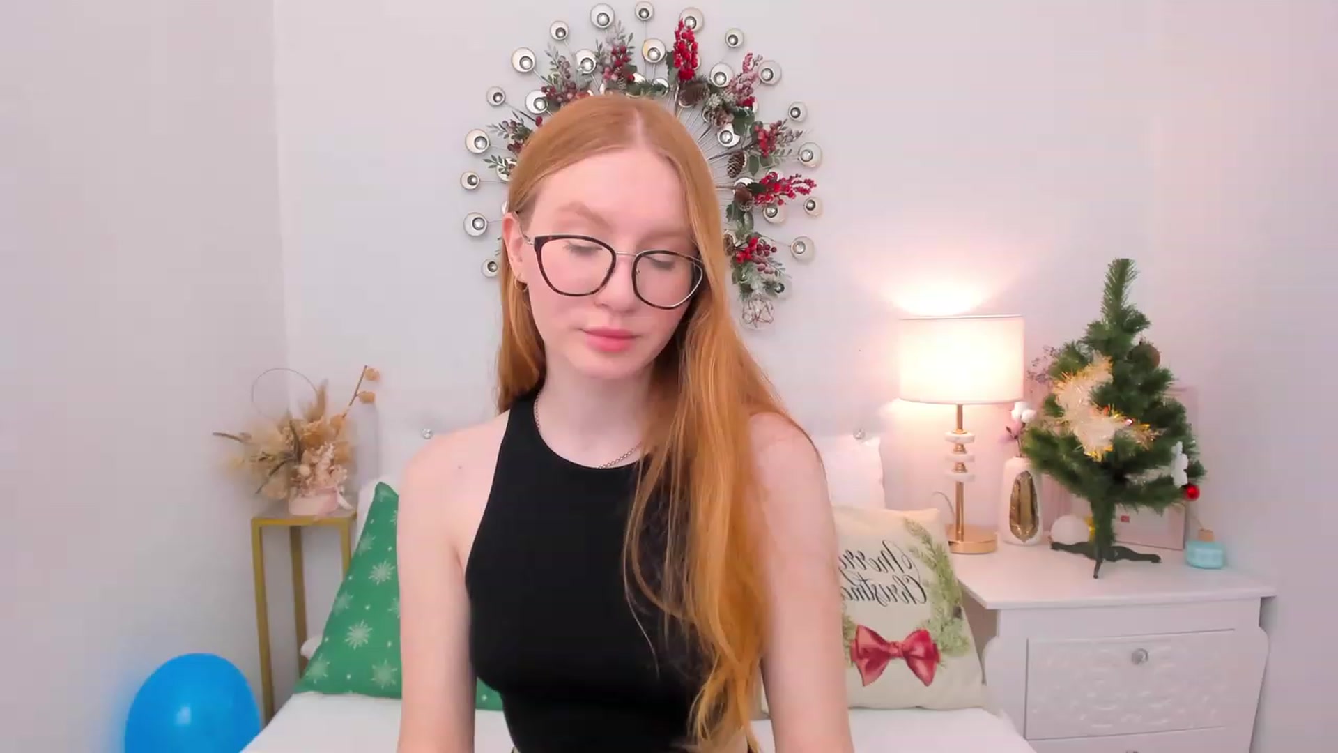 Gallery image thumbnail from MiyaFoxy's myfreecams stream on, 12/22/2022, 15:38 image 19 of 20