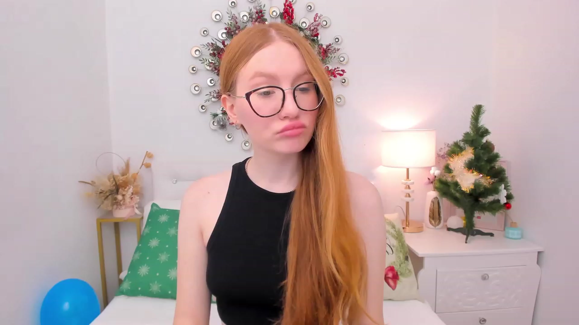 Gallery image thumbnail from MiyaFoxy's myfreecams stream on, 12/22/2022, 15:38 image 15 of 20