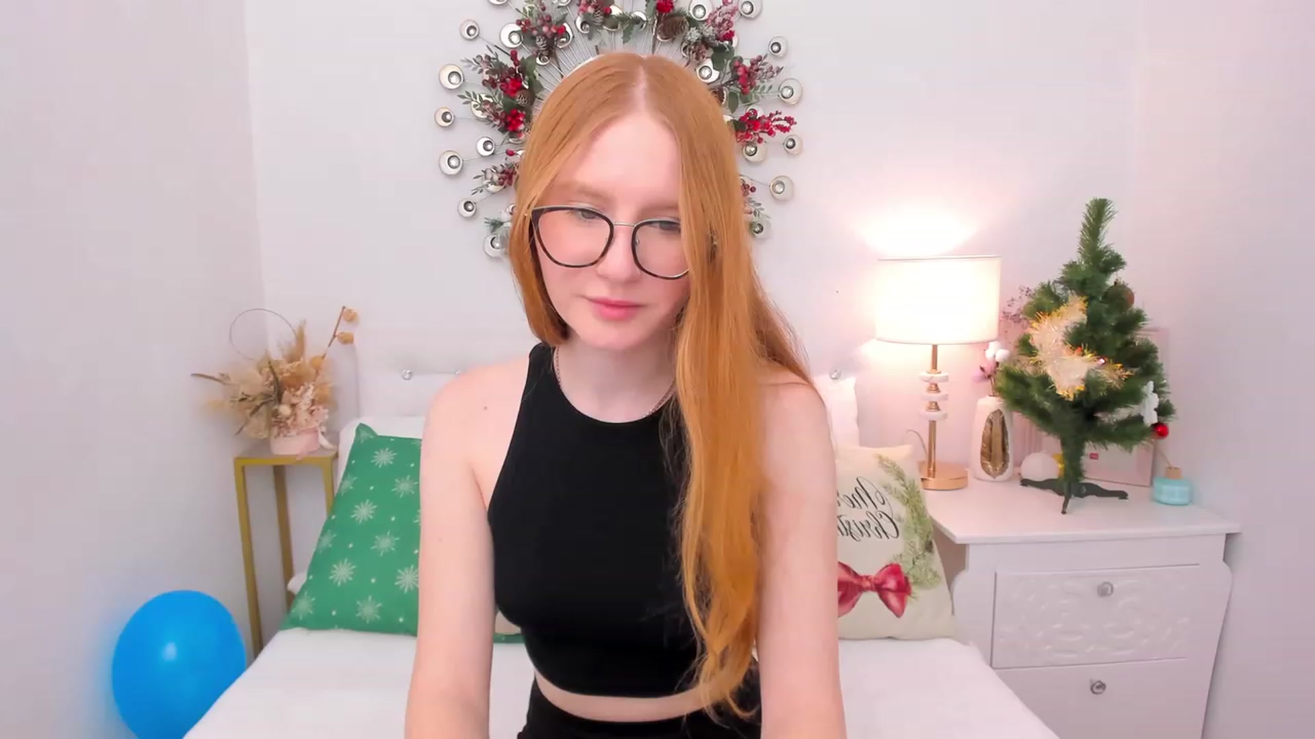 Gallery image thumbnail from MiyaFoxy's myfreecams stream on, 12/22/2022, 15:38 image 1 of 20