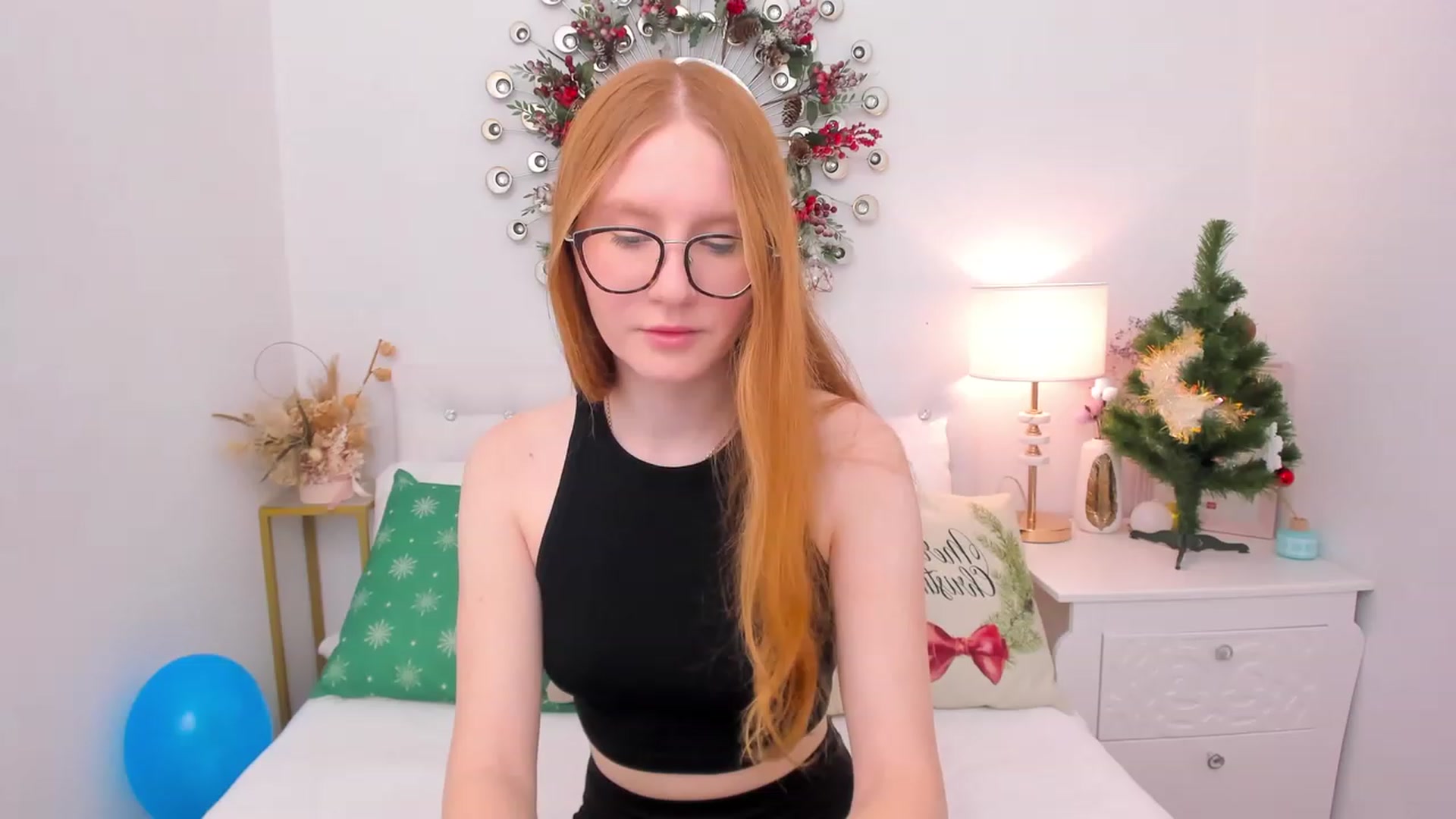 Gallery image thumbnail from MiyaFoxy's myfreecams stream on, 12/22/2022, 15:38 image 2 of 20