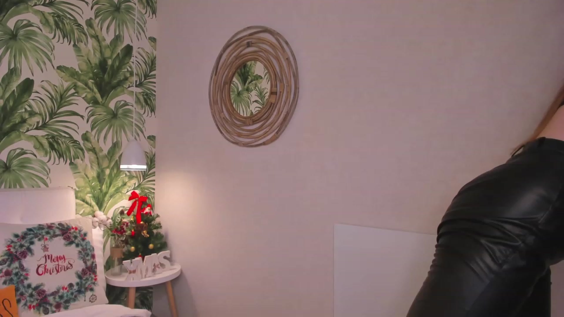 Gallery image thumbnail from MiyaFoxy's myfreecams stream on, 12/24/2022, 15:28 image 15 of 20